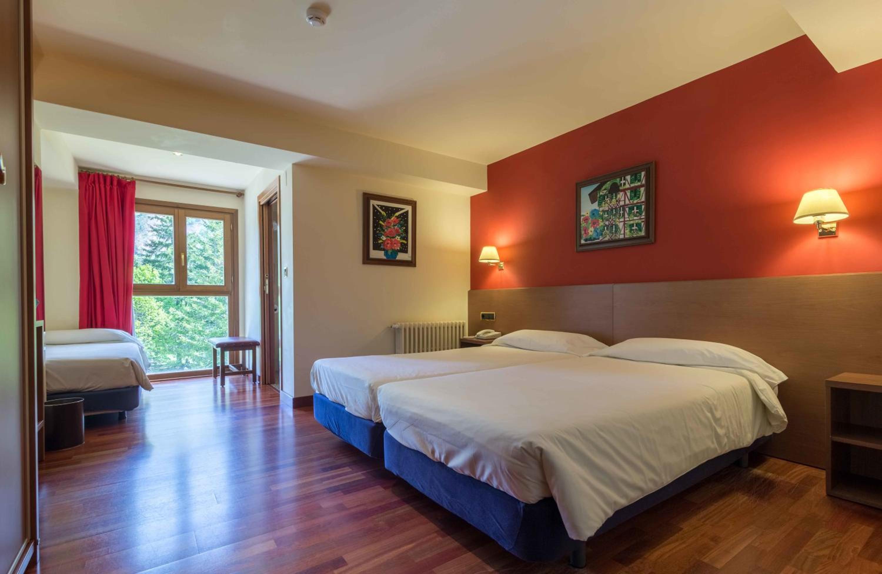 Double or Twin Room (2 Adults + 1 Child ) photo 2