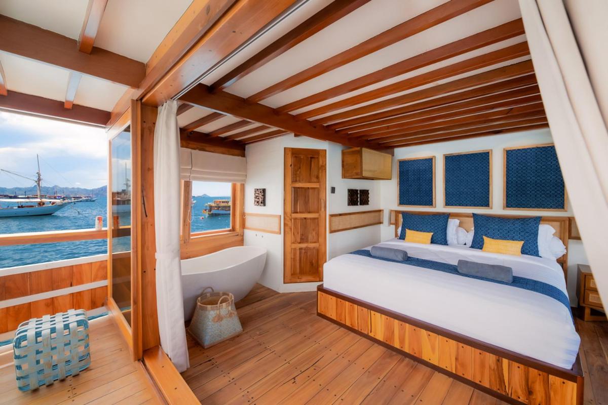 Deluxe Double Room With Balcony And Sea View photo 2