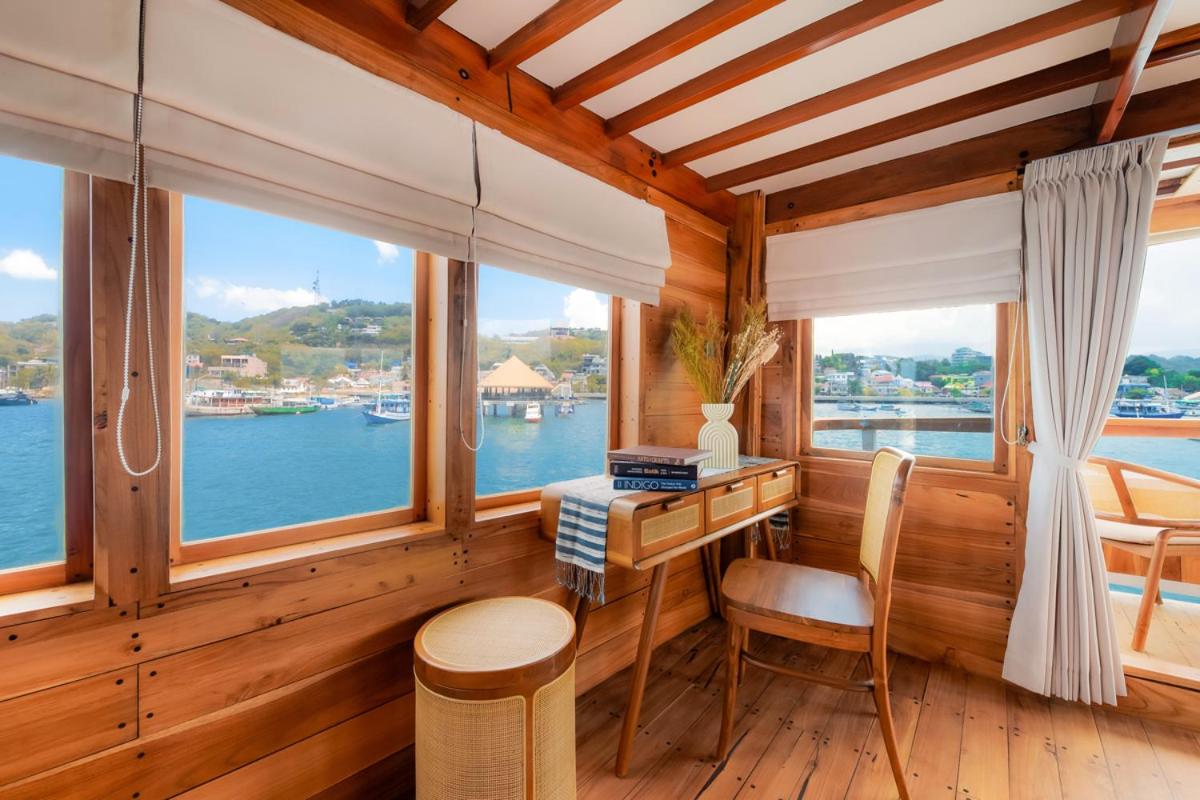 Deluxe Double Room With Balcony And Sea View photo 3
