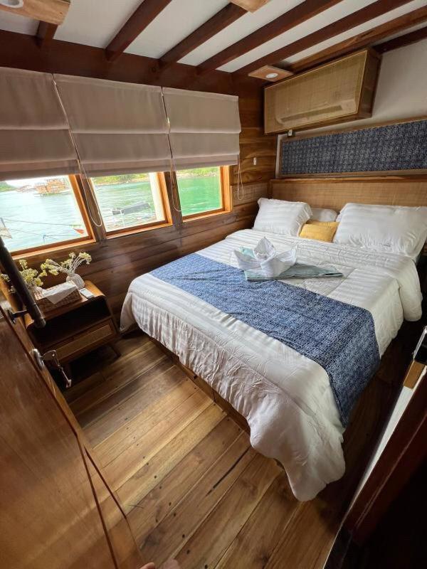 Deluxe Double Room With Side Sea View photo 2