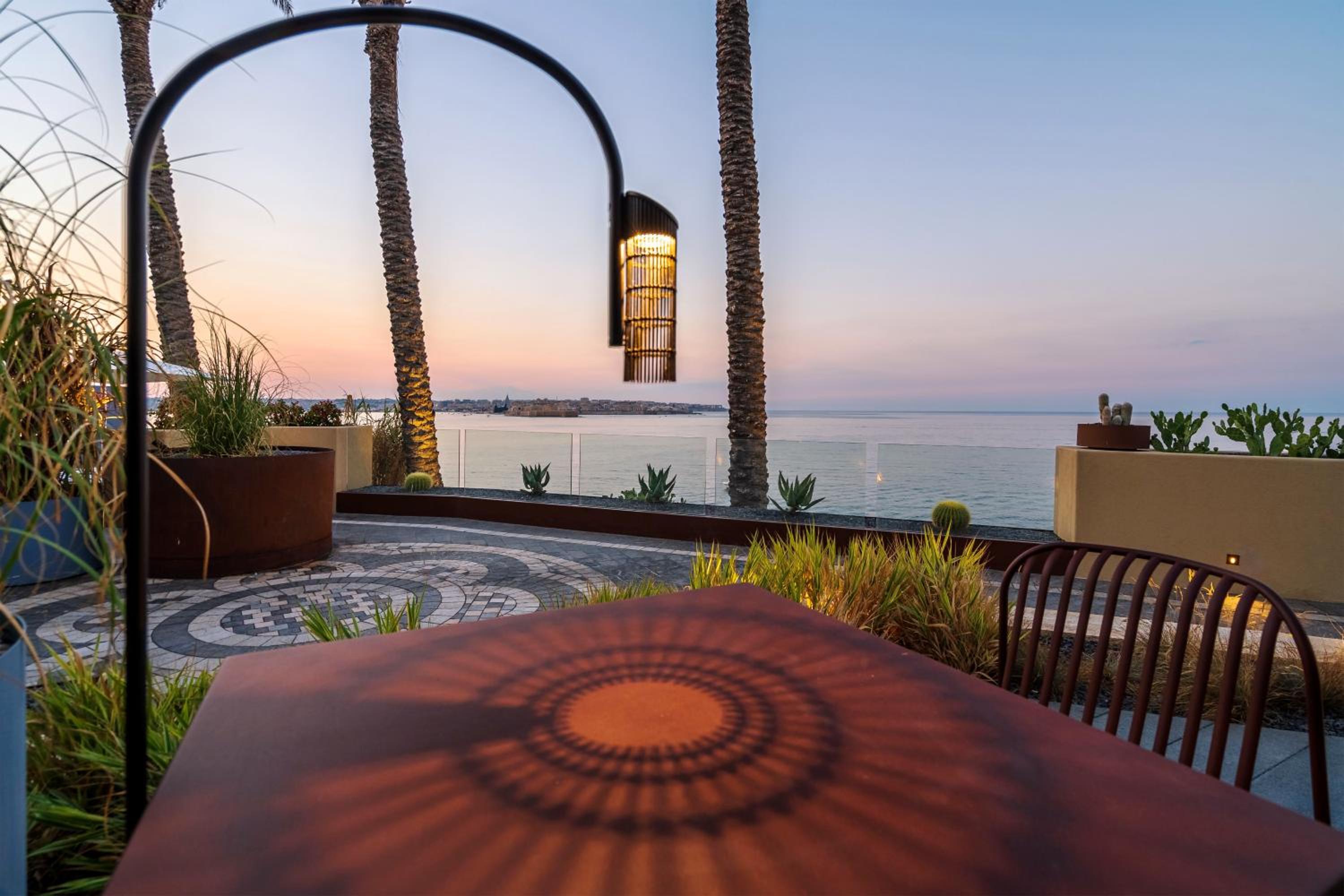 Deluxe Double Room with Sea View - Photo 4