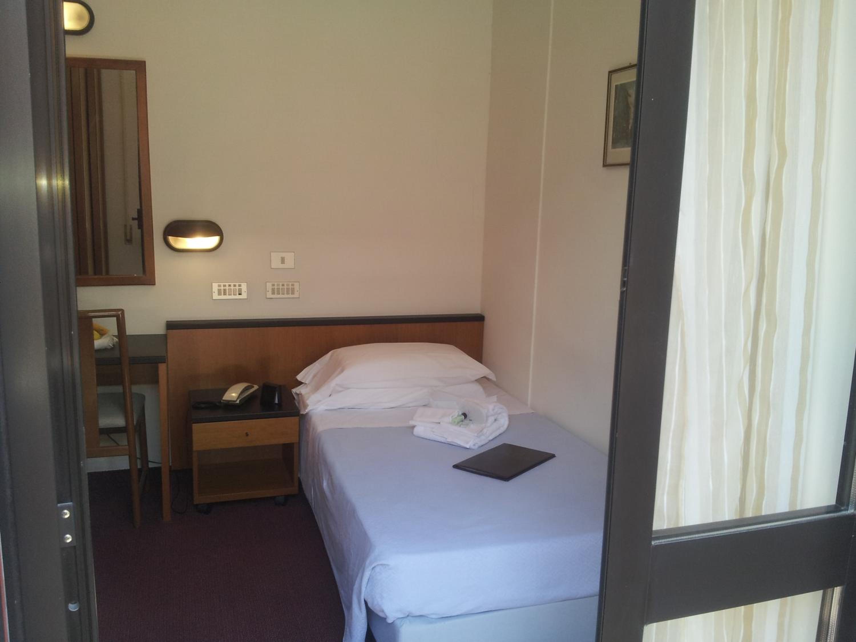 Single Room photo 3