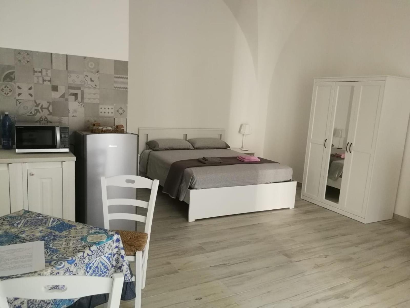 One-Bedroom House photo 1