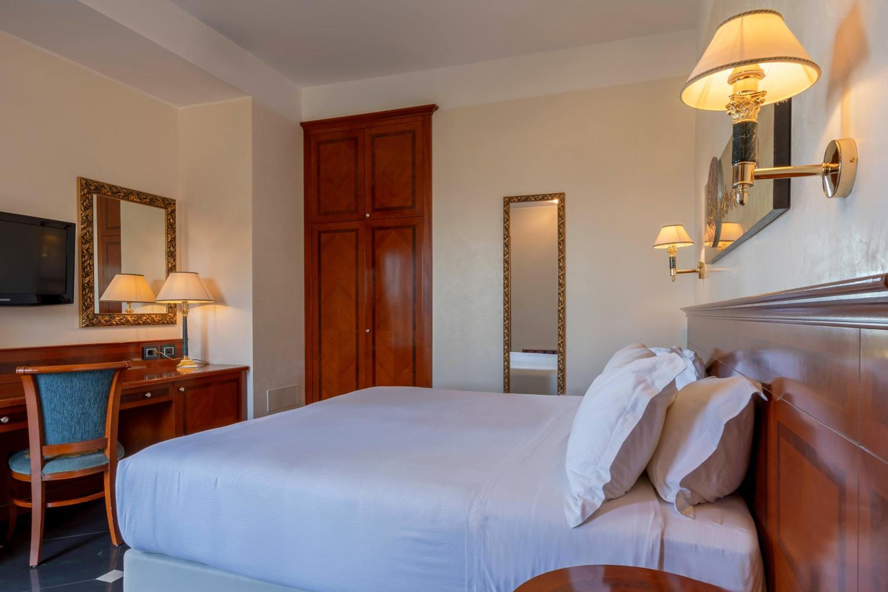 Double Room - Photo 3
