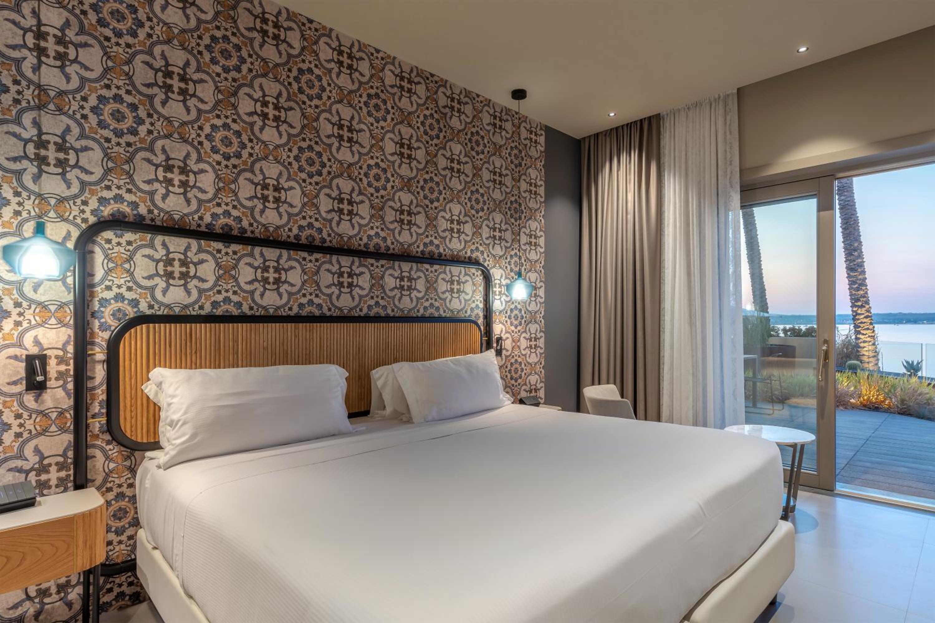 Deluxe Double Room with Sea View - Photo 1