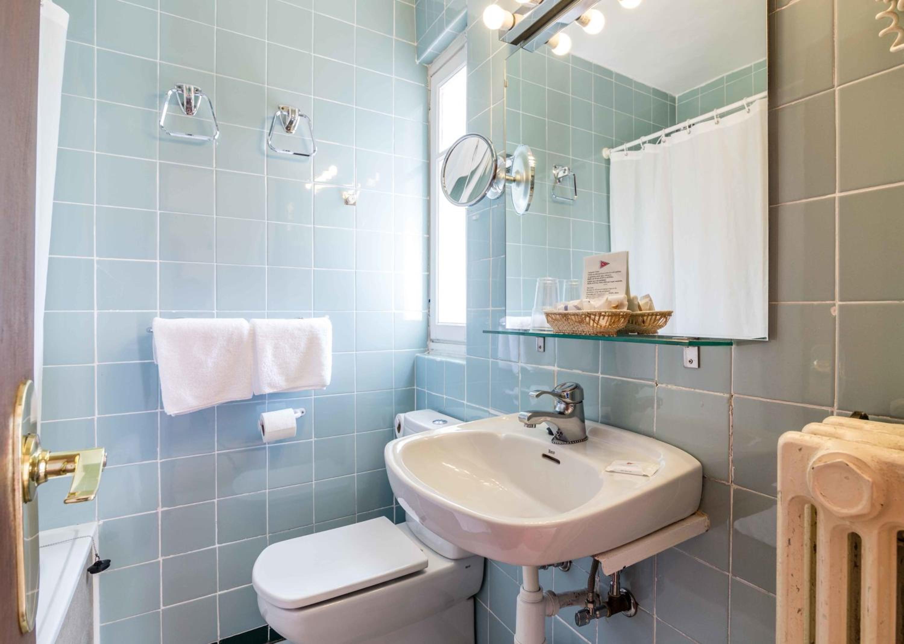 Double or Twin Room photo 3