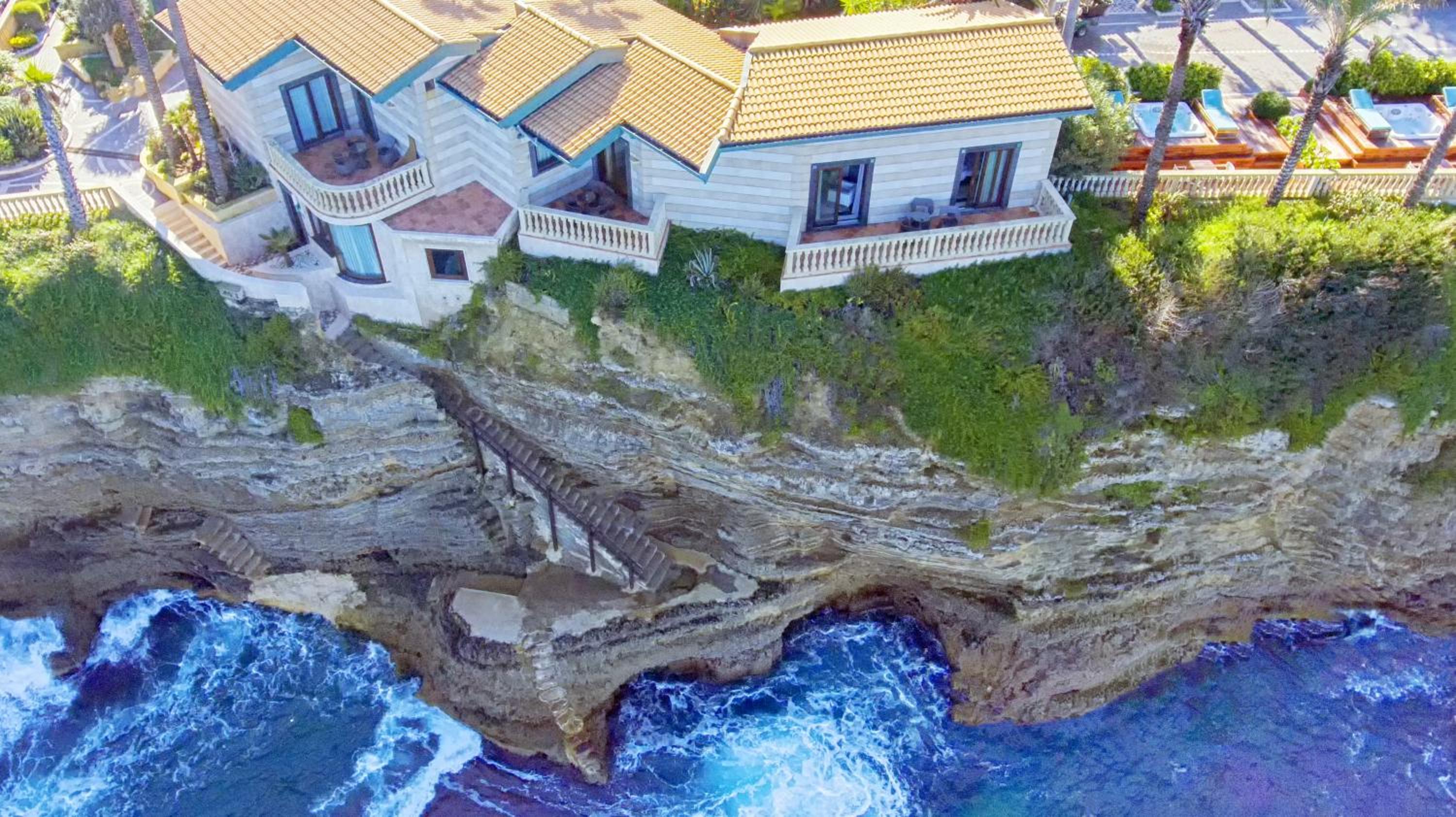 Suite with Sea View - Photo 2