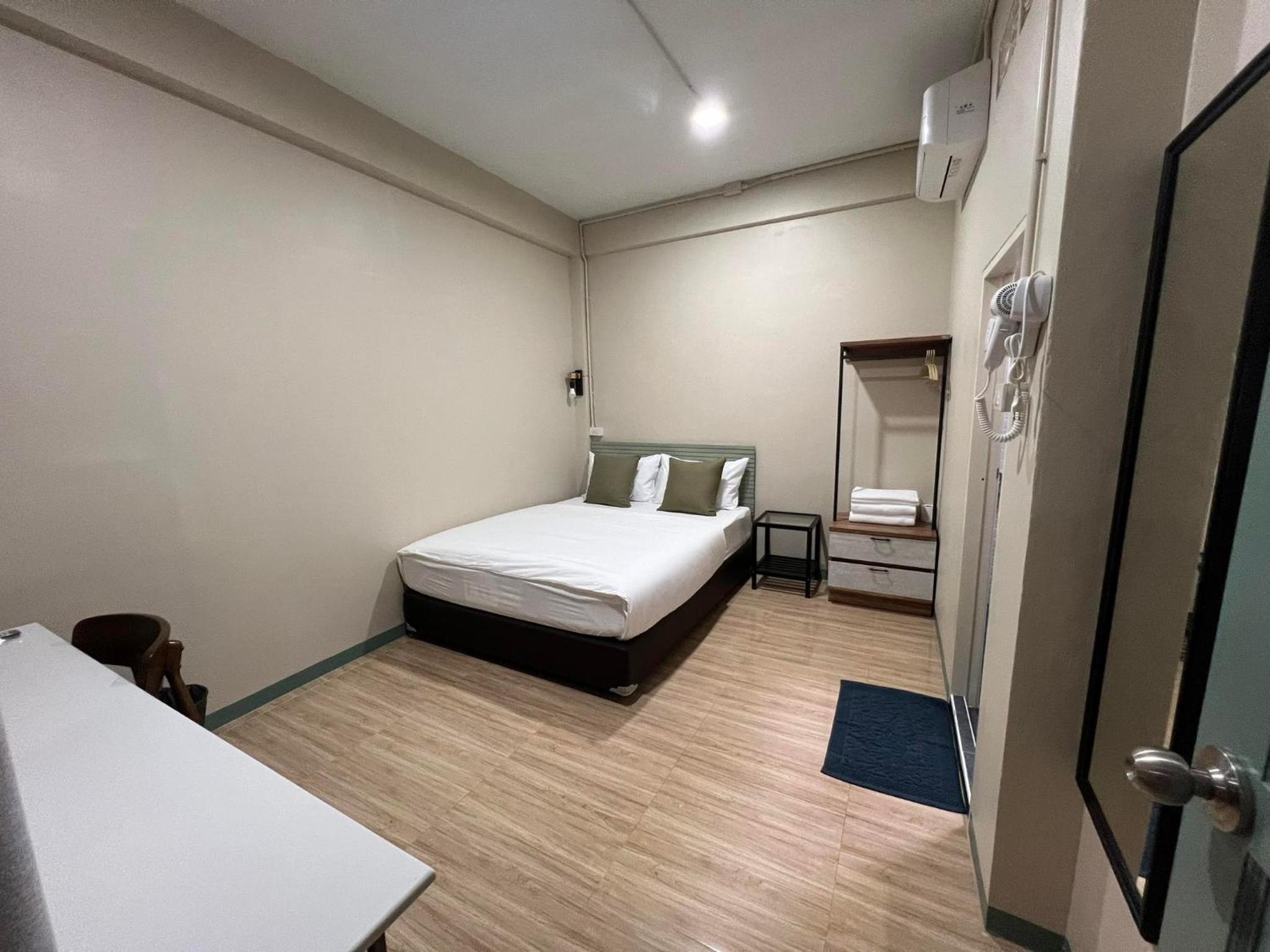 Economy Double Room (No Window) photo 3