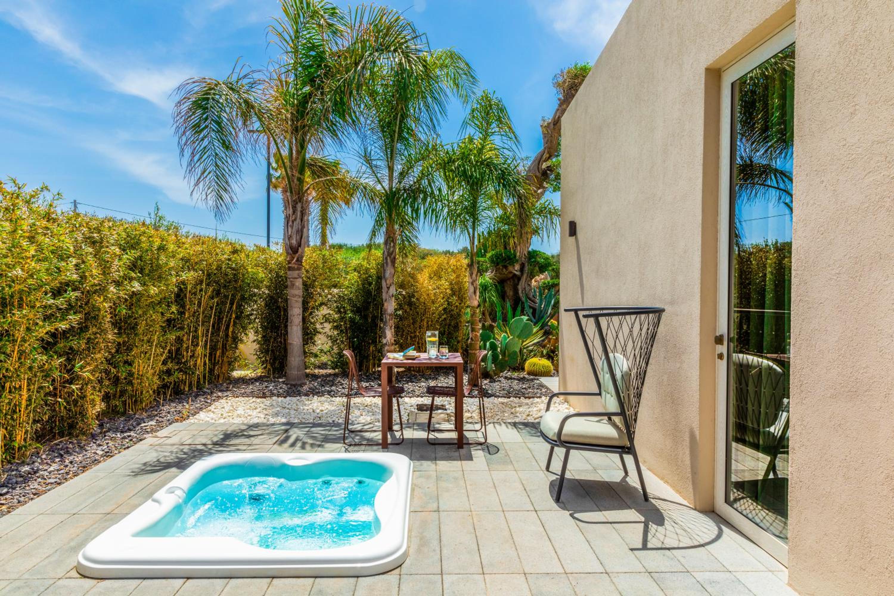 Suite with Hot Tub - Photo 3