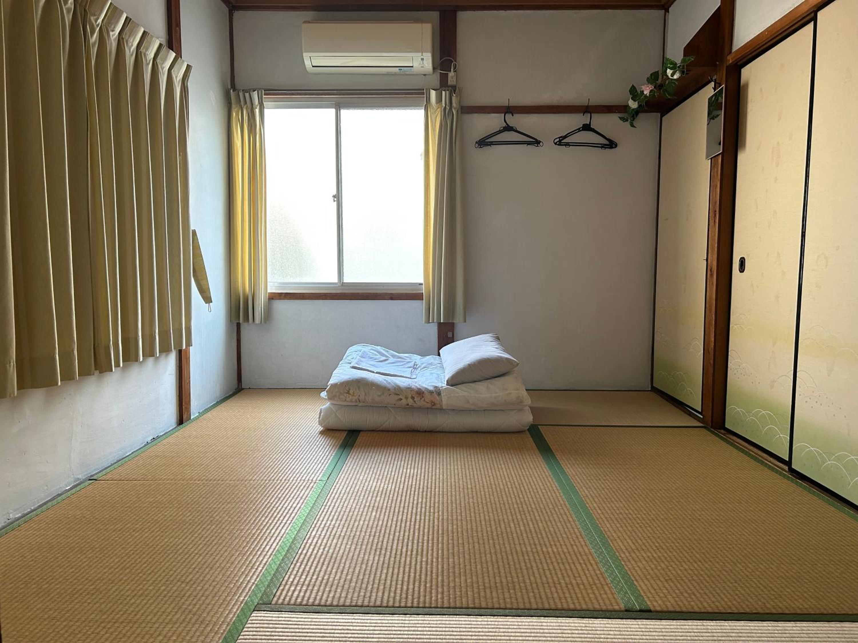 Economy Triple Room photo 1