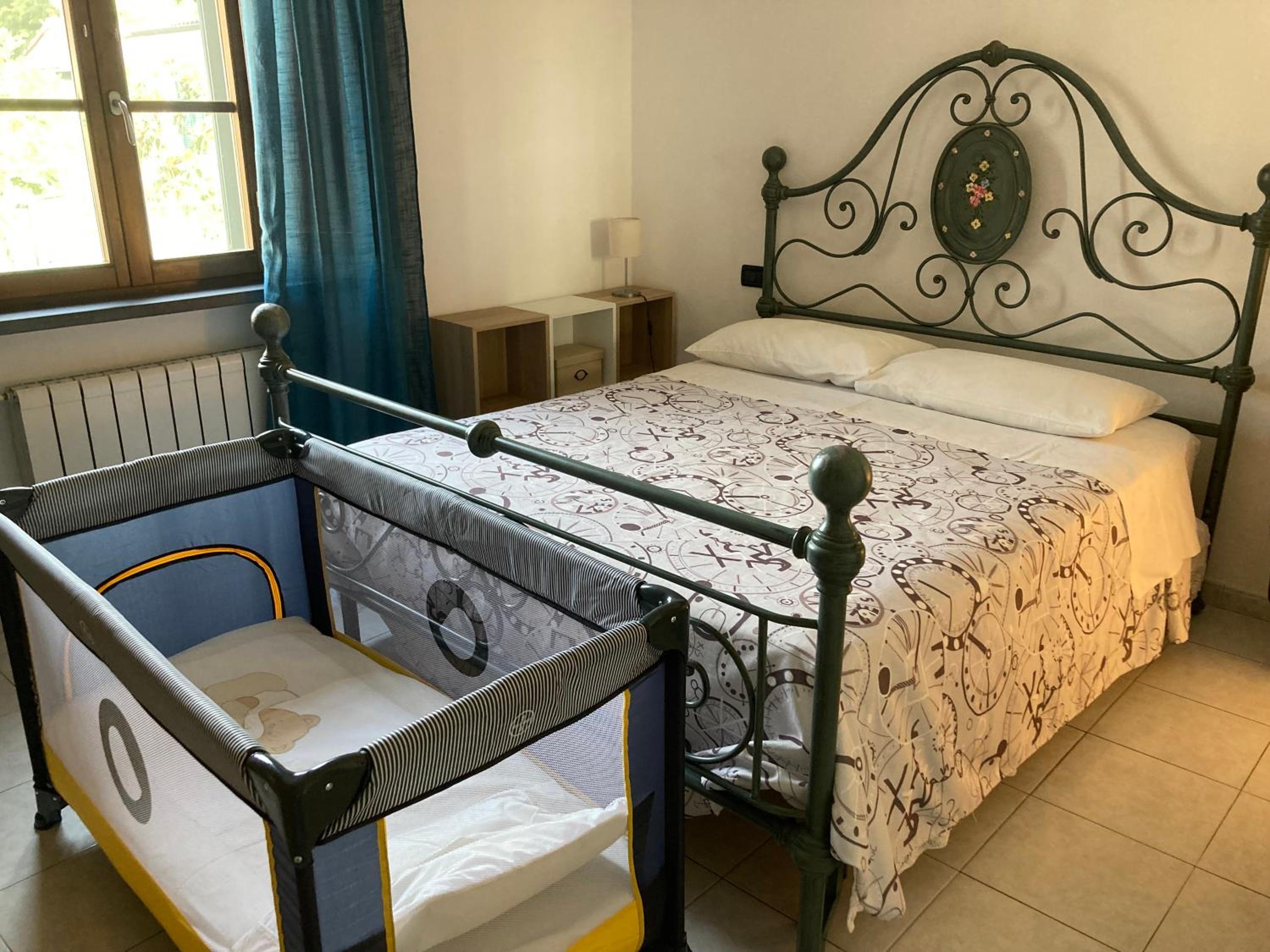 One-Bedroom House - Photo 27