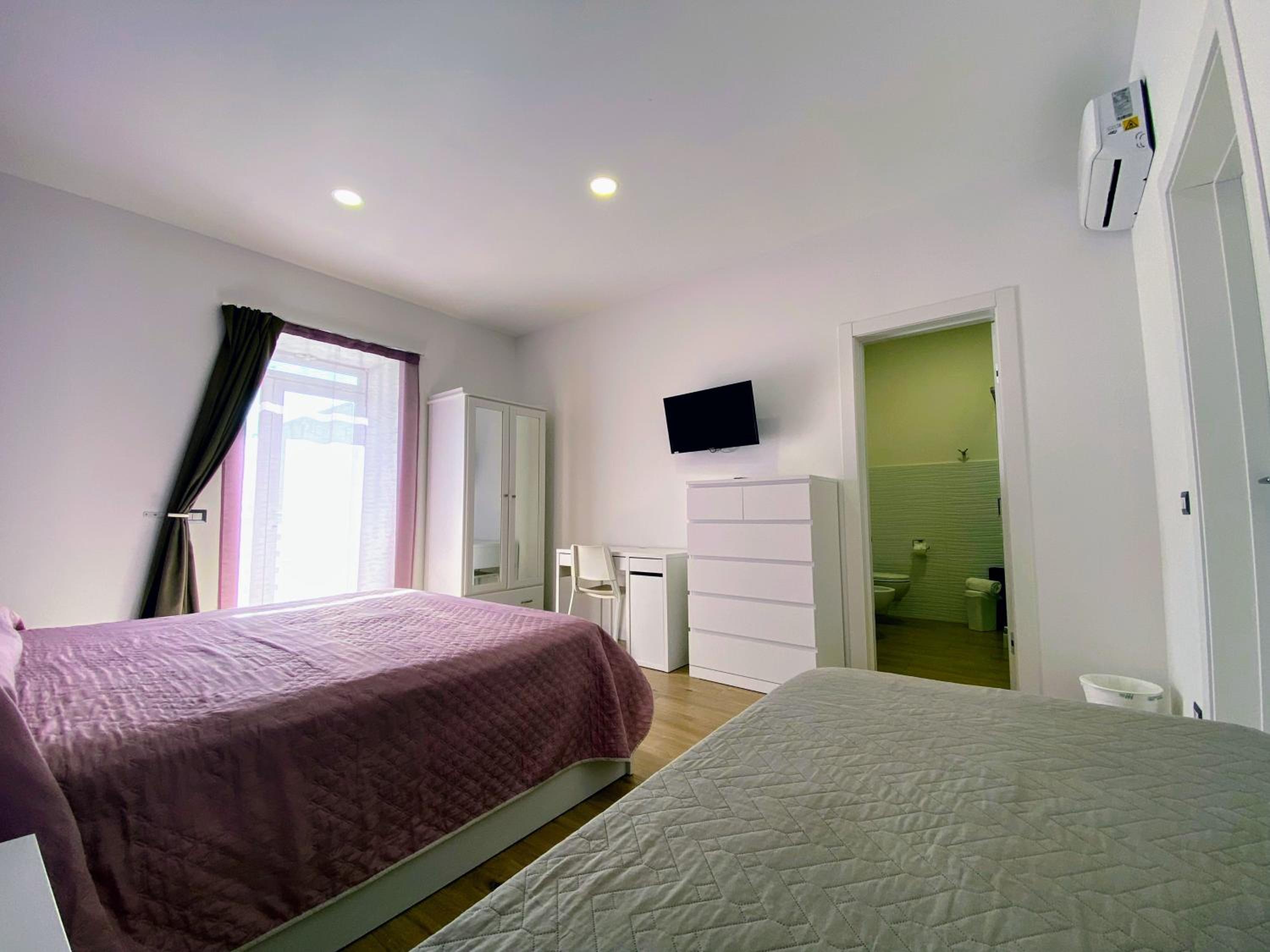 Triple Room with Private Bathroom - Photo 5