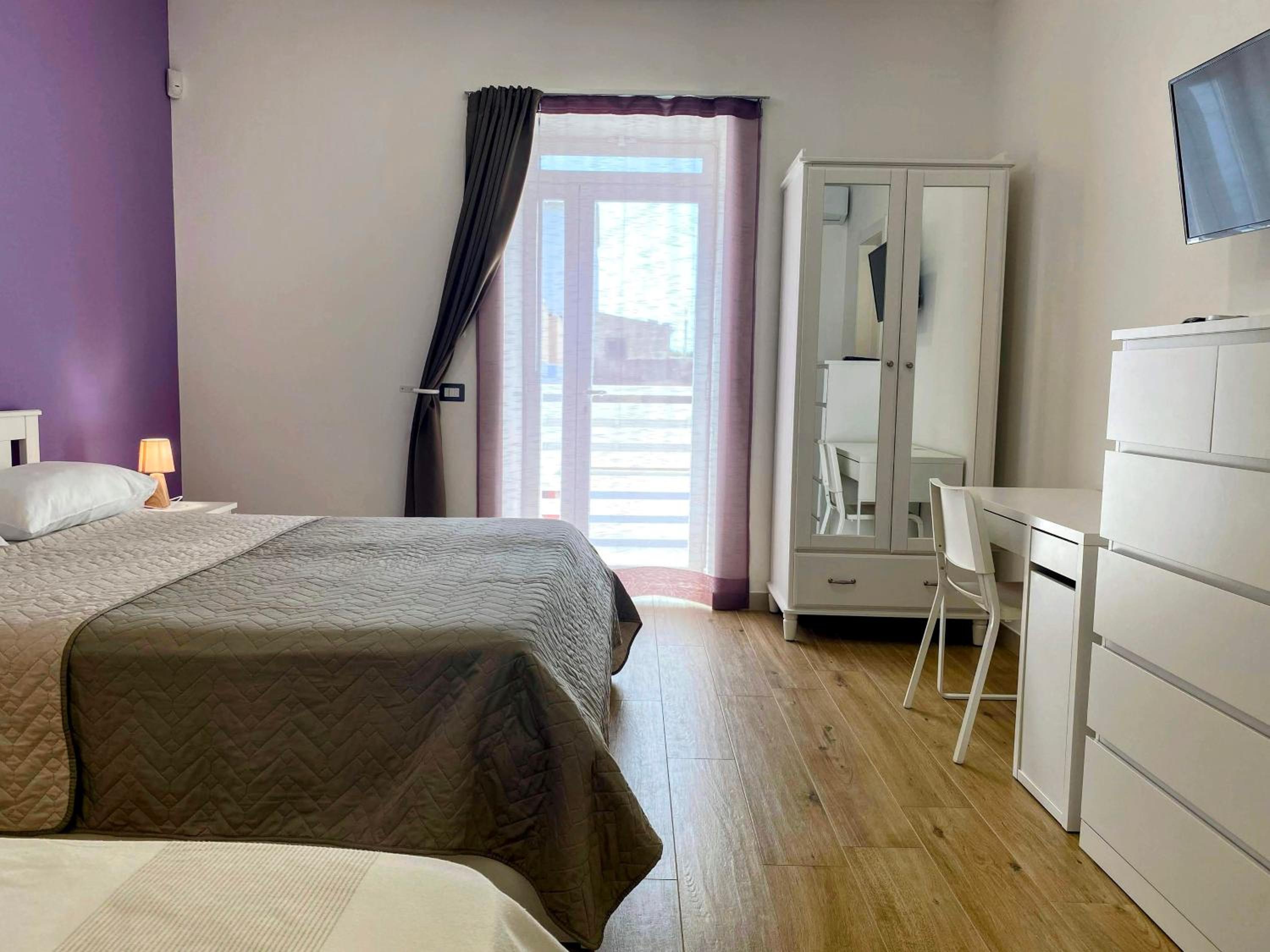 Triple Room with Private Bathroom - Photo 9