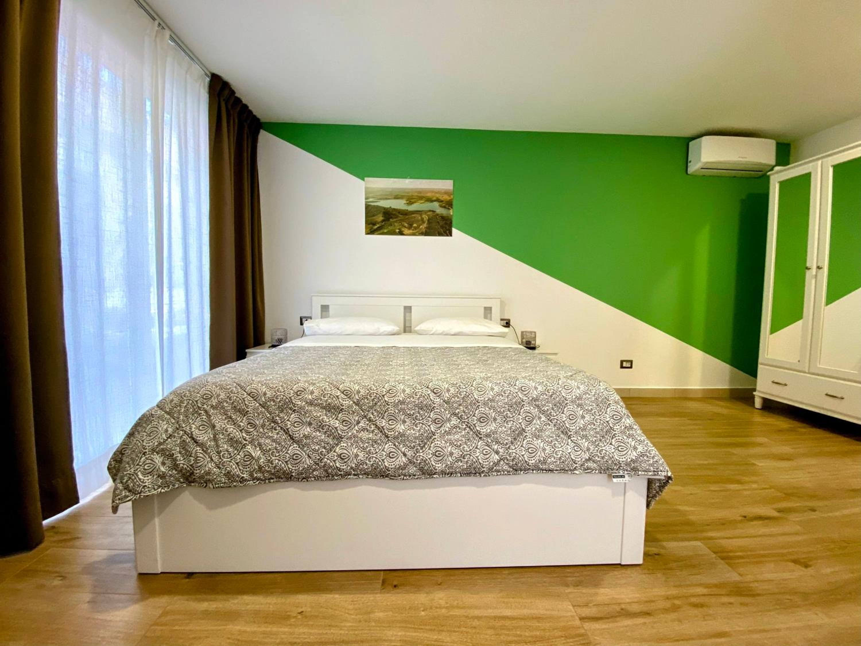Double Room with Private Bathroom - Photo 9