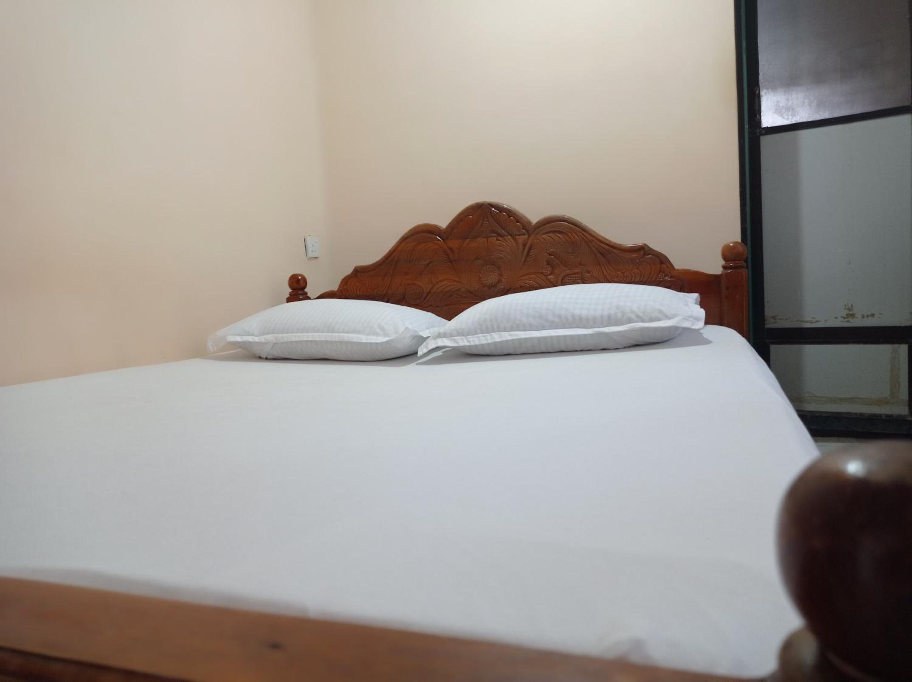 Budget Double Room photo 3