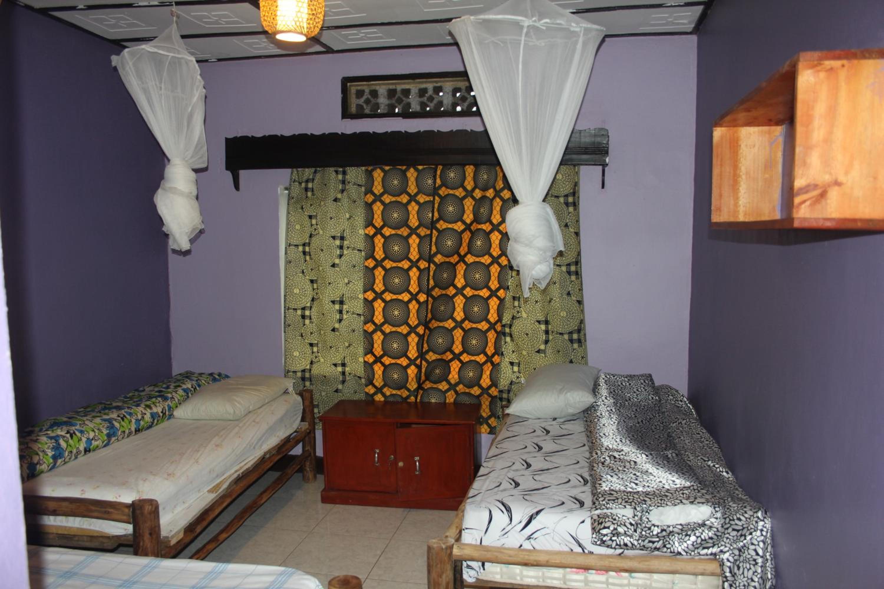 Triple Room with Shared Bathroom photo 2