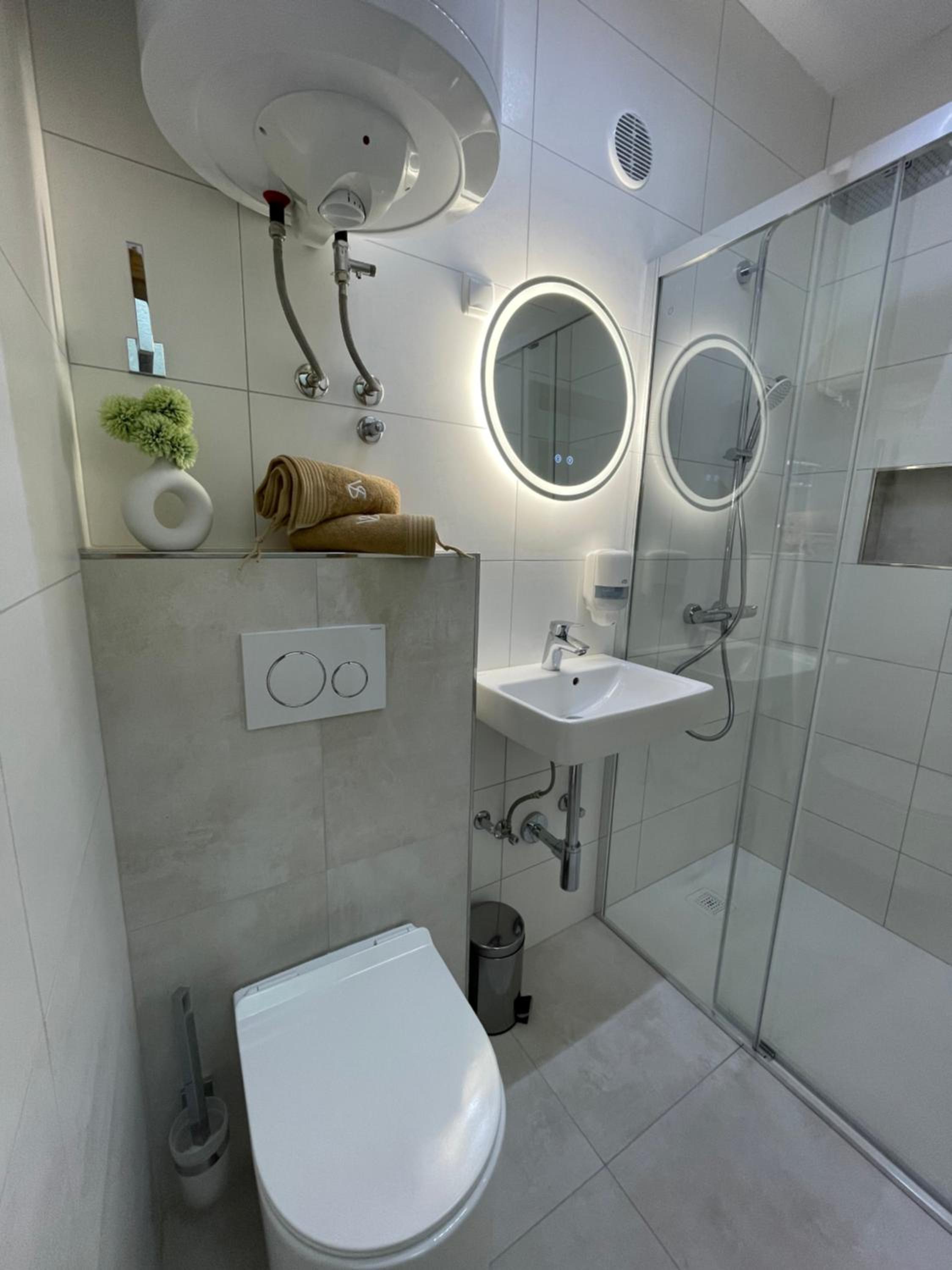 Two-Bedroom Apartment with Balcony photo 3