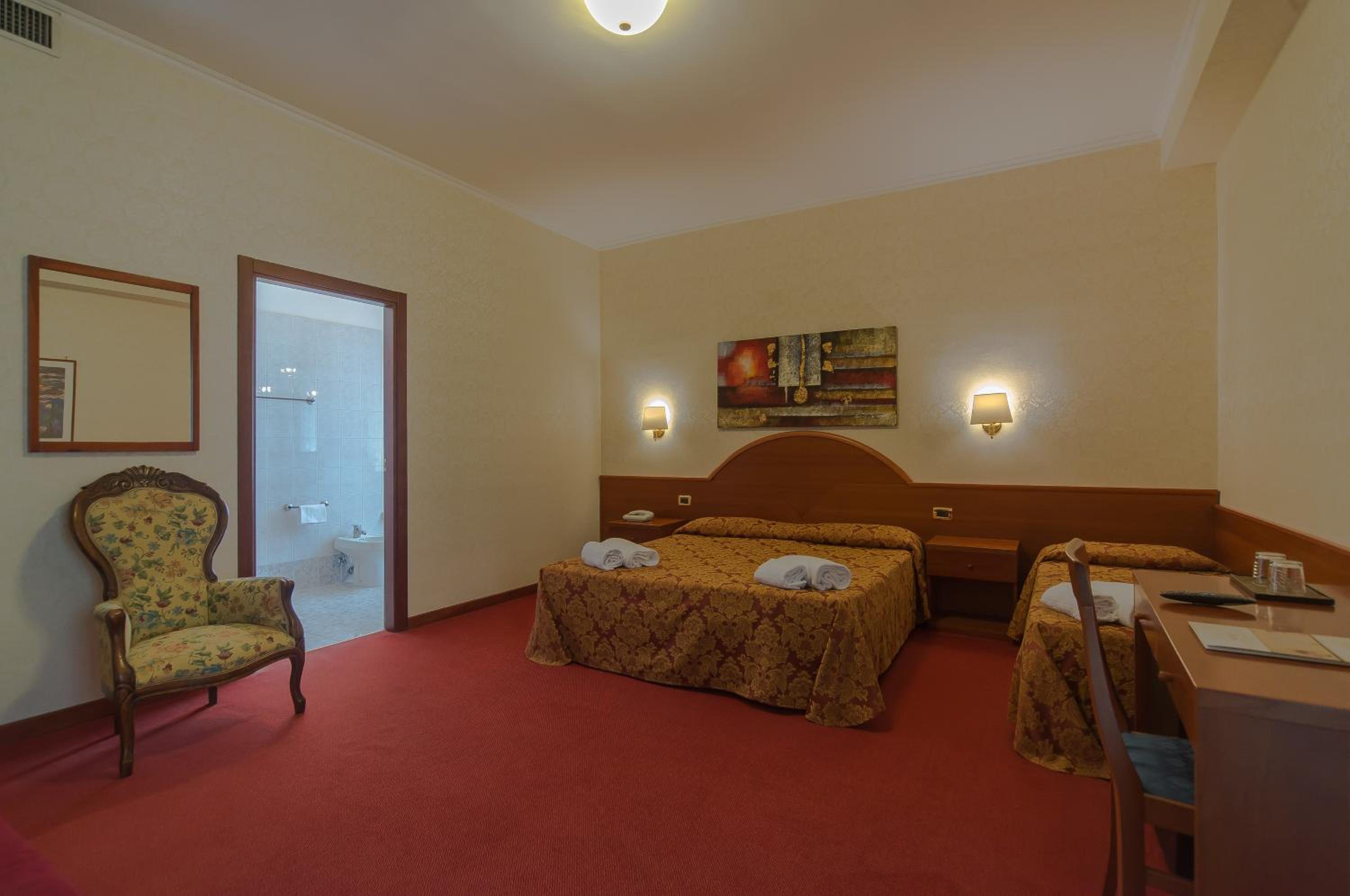 Standard Quadruple Room - Photo 2