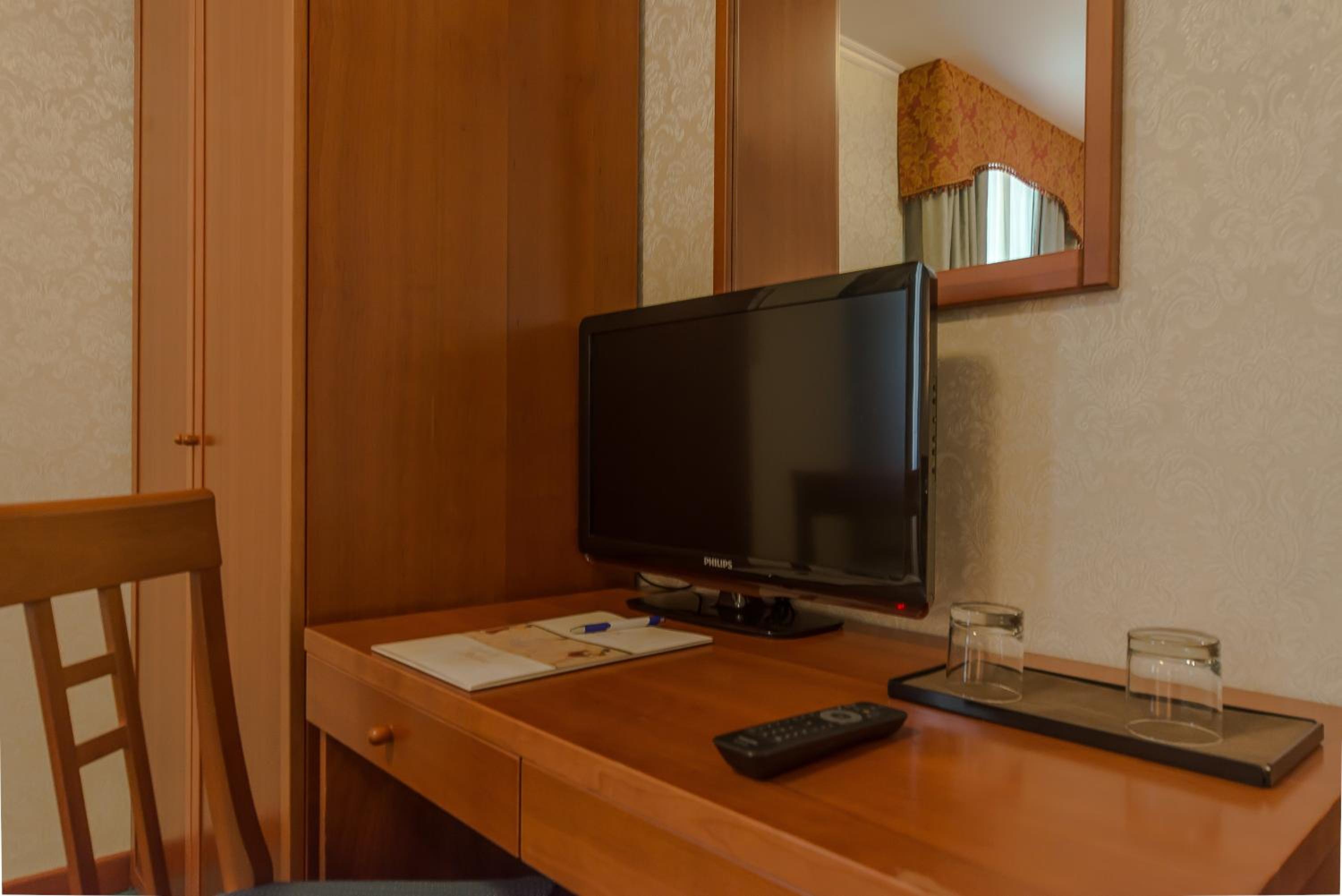 Standard Double or Twin Room - Photo 4