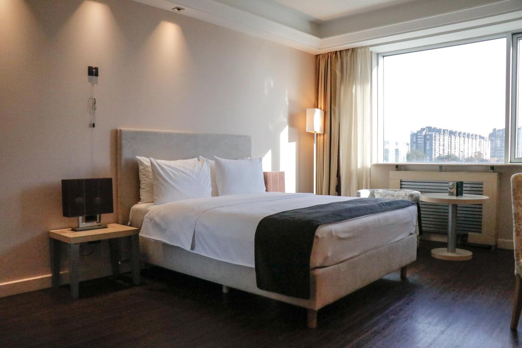 Standard Queen Room - Accessible