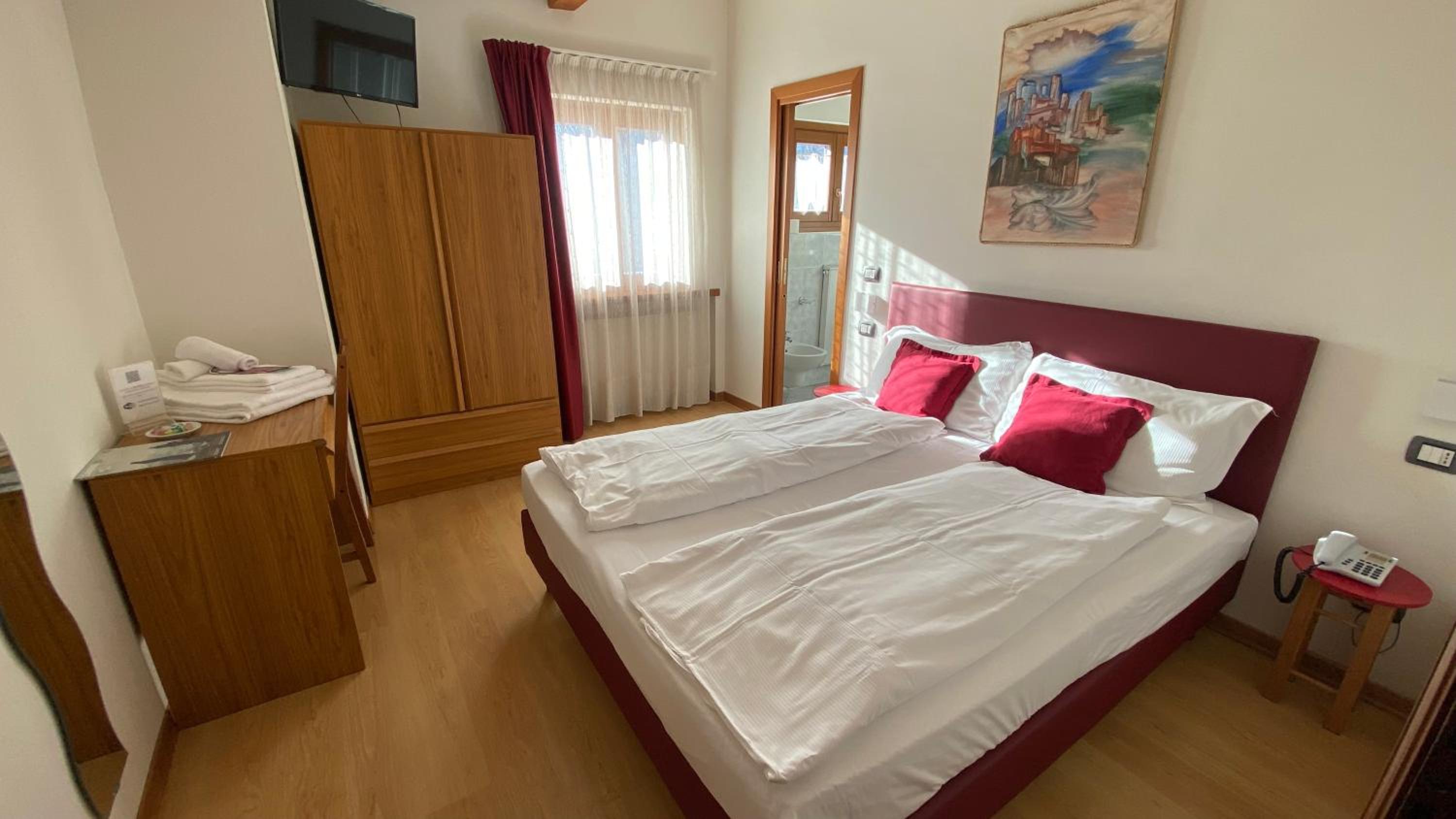 Standard Single Room with Mountain View