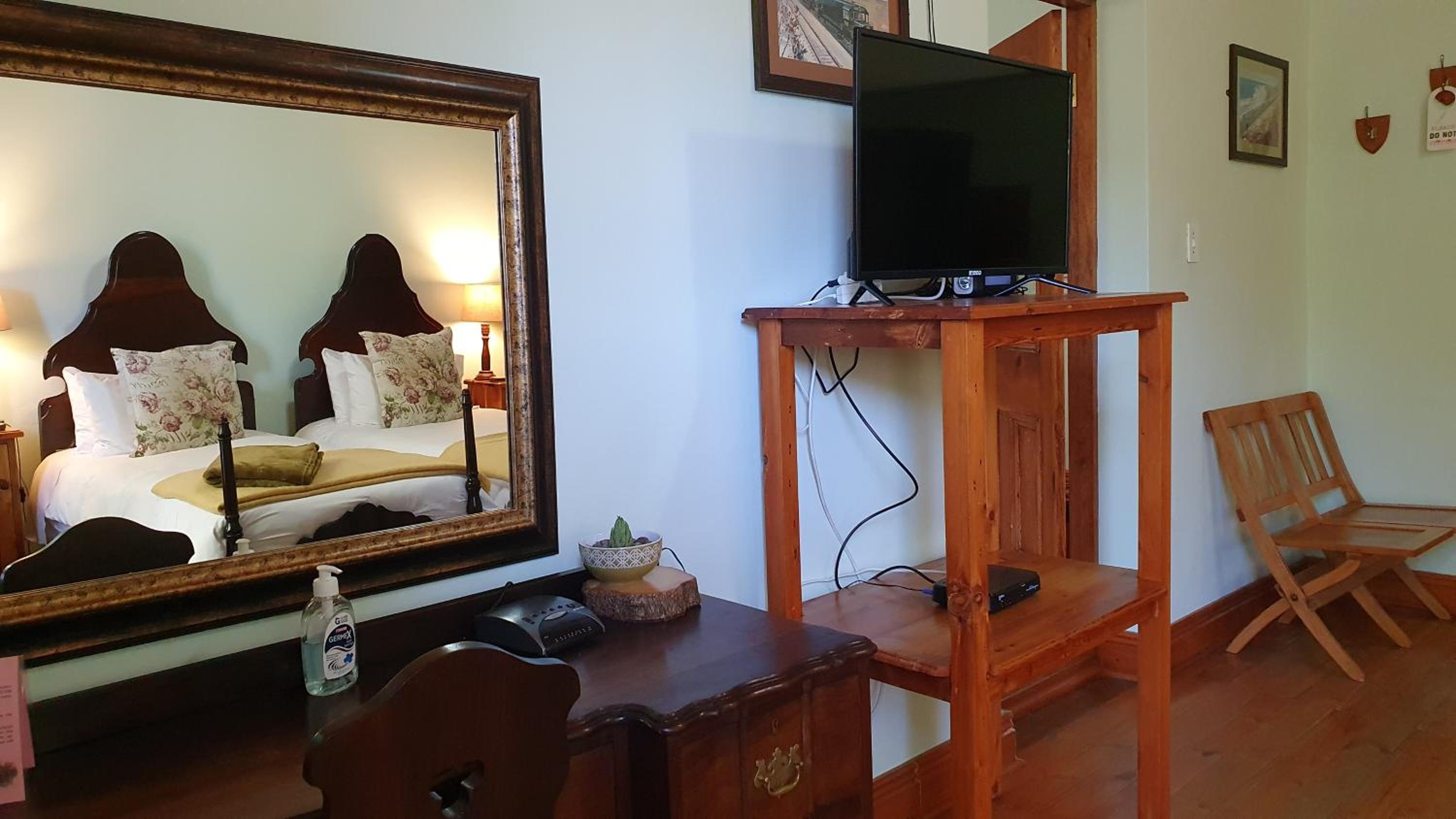 Twin Room - Photo 1