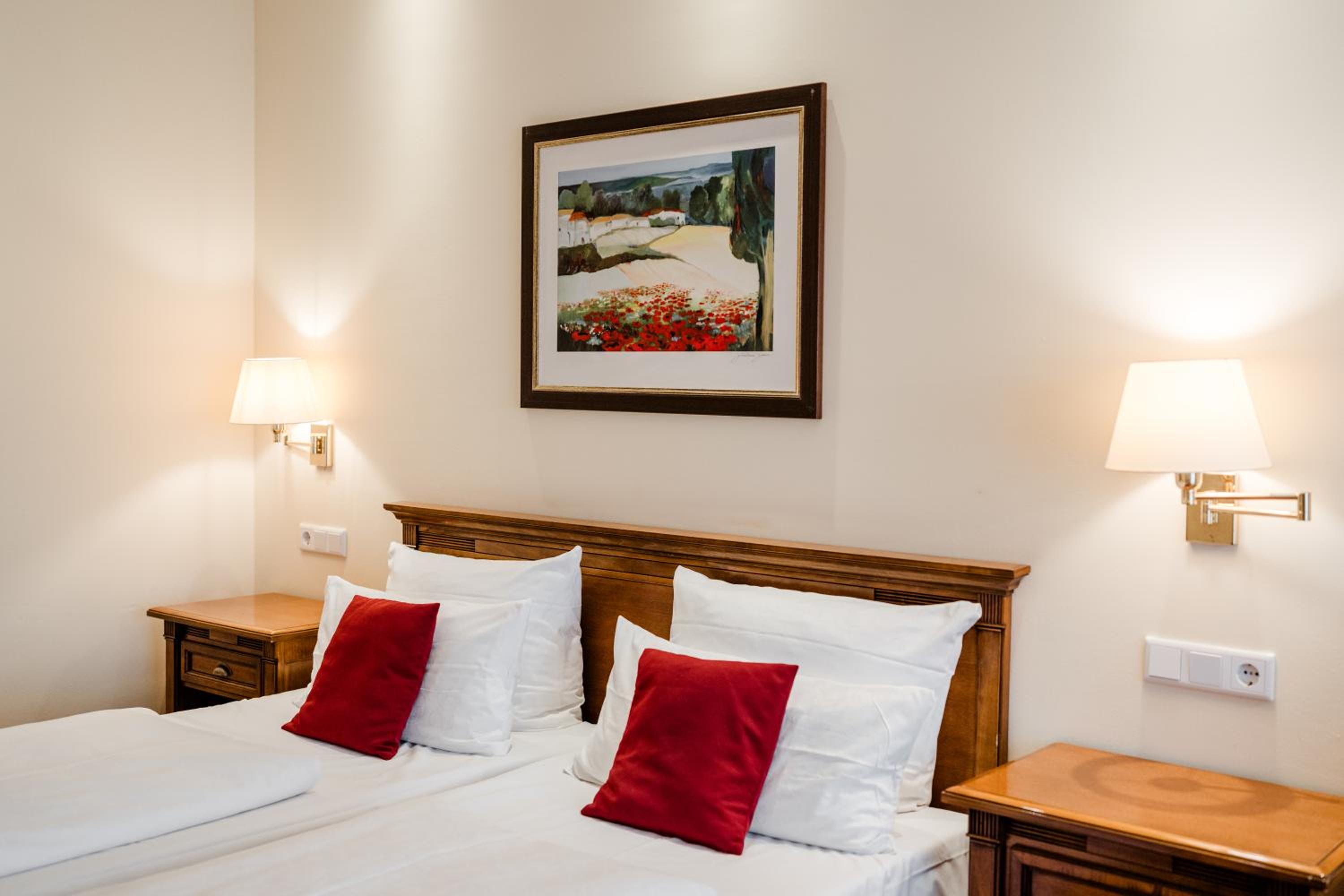 Double Room with Balcony - Photo 2