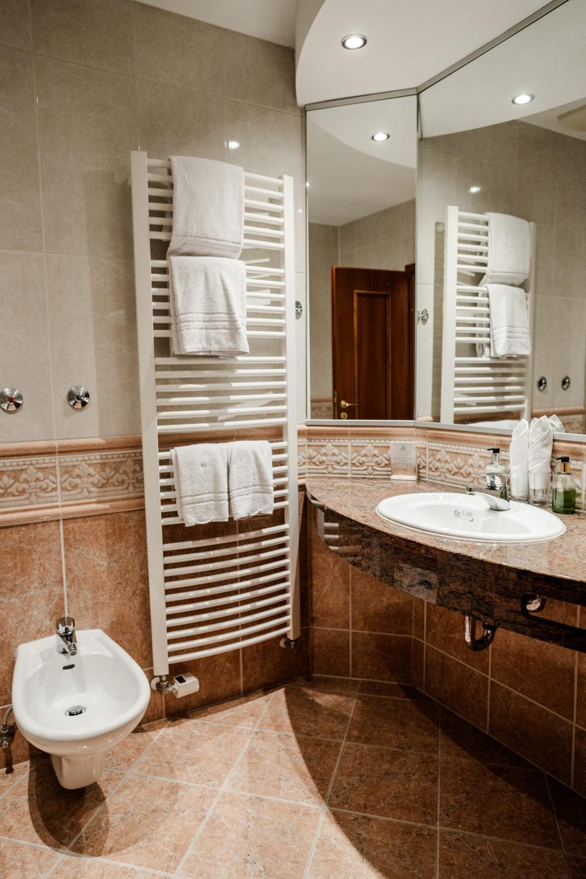 Deluxe Double Room with Garden View - Photo 5