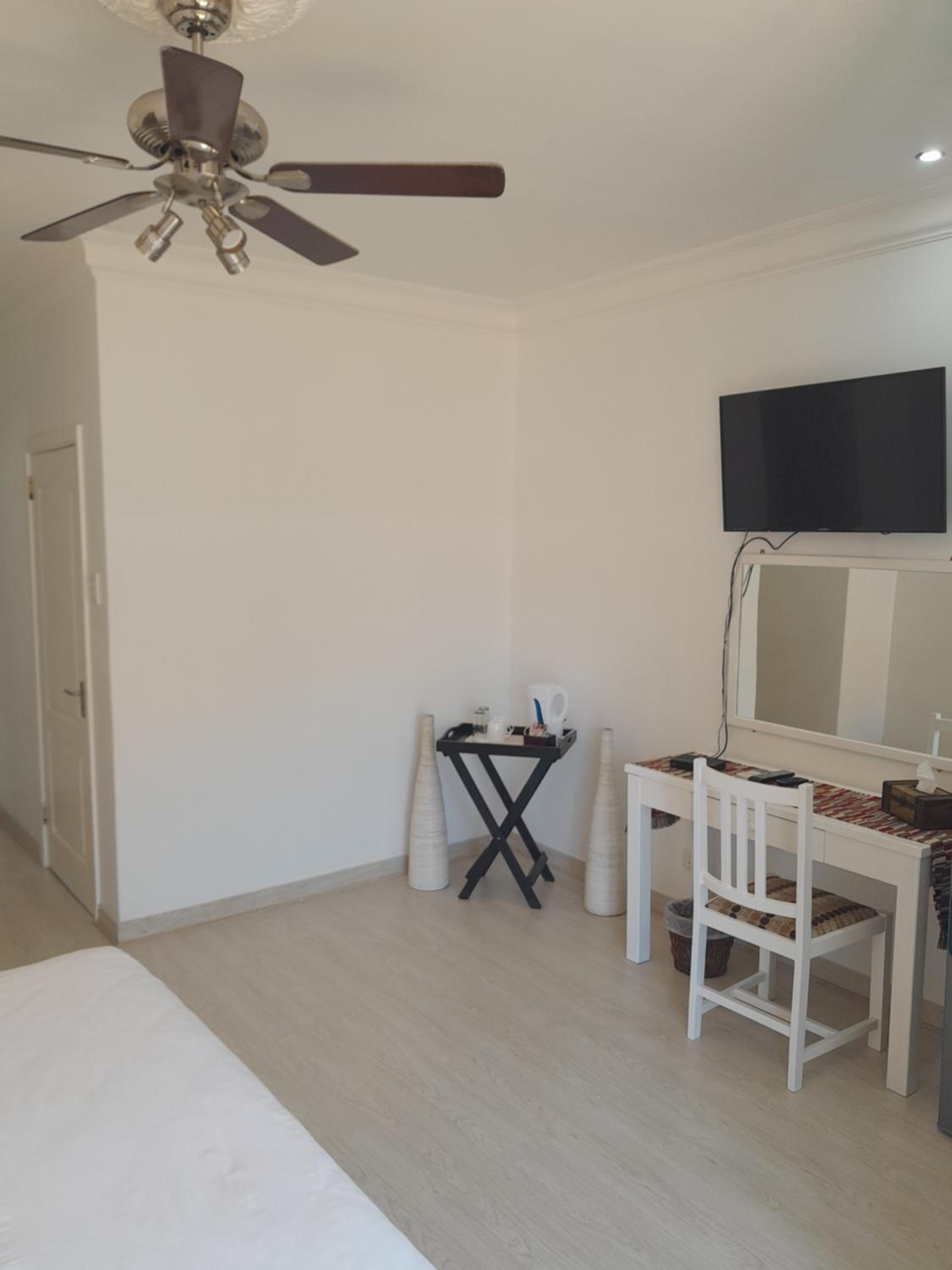 Family Room - Photo 2