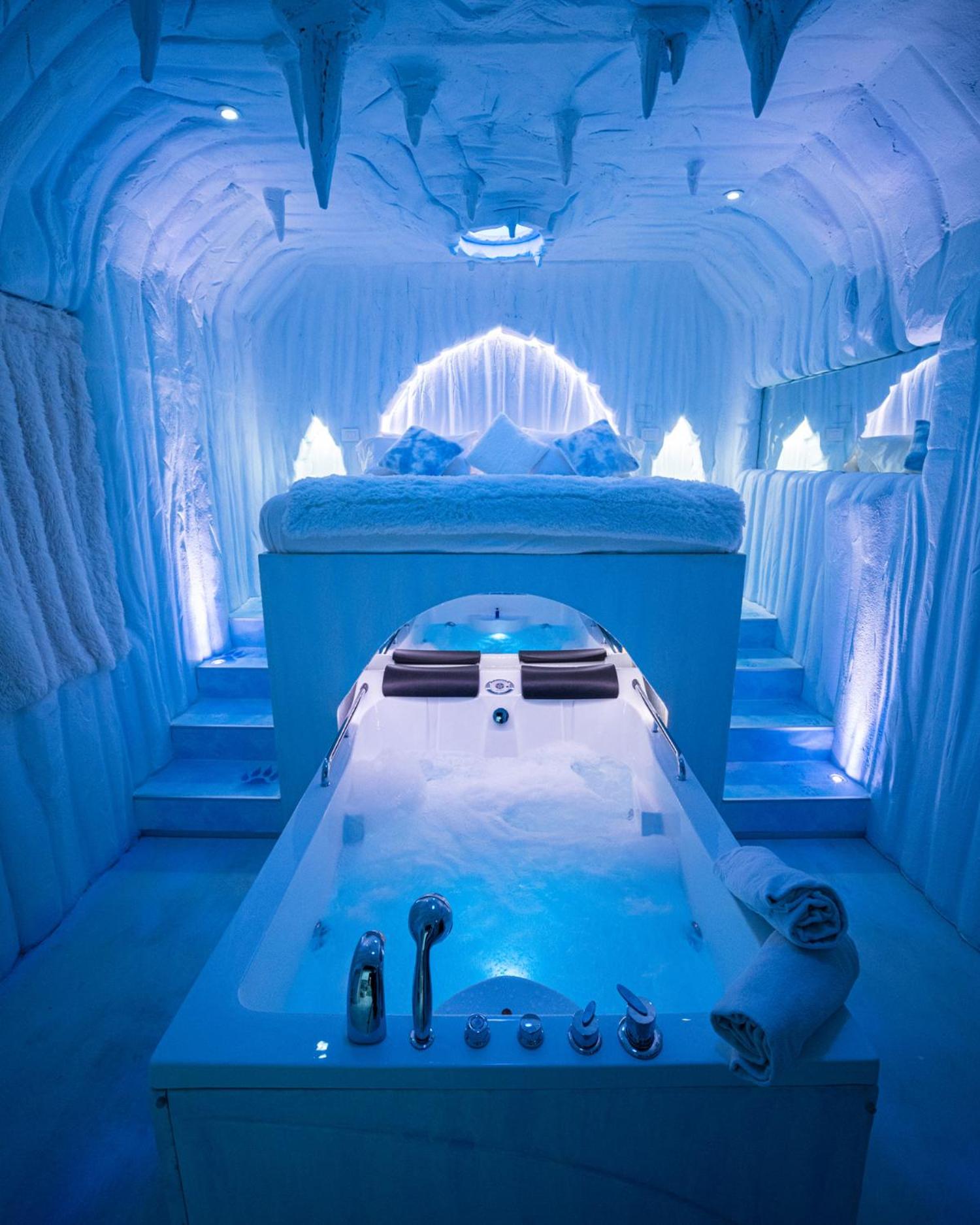 King Room with Spa Bath - Photo 2