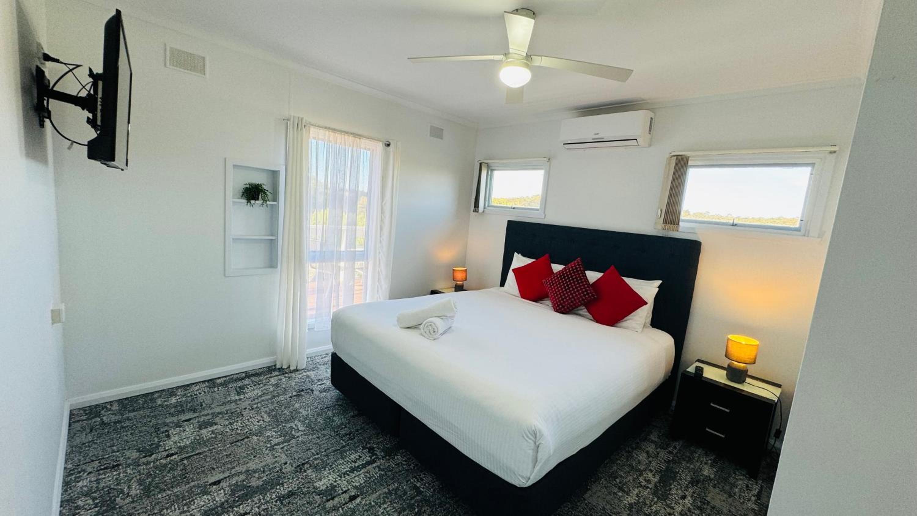 Three-Bedroom Apartment - Photo 9