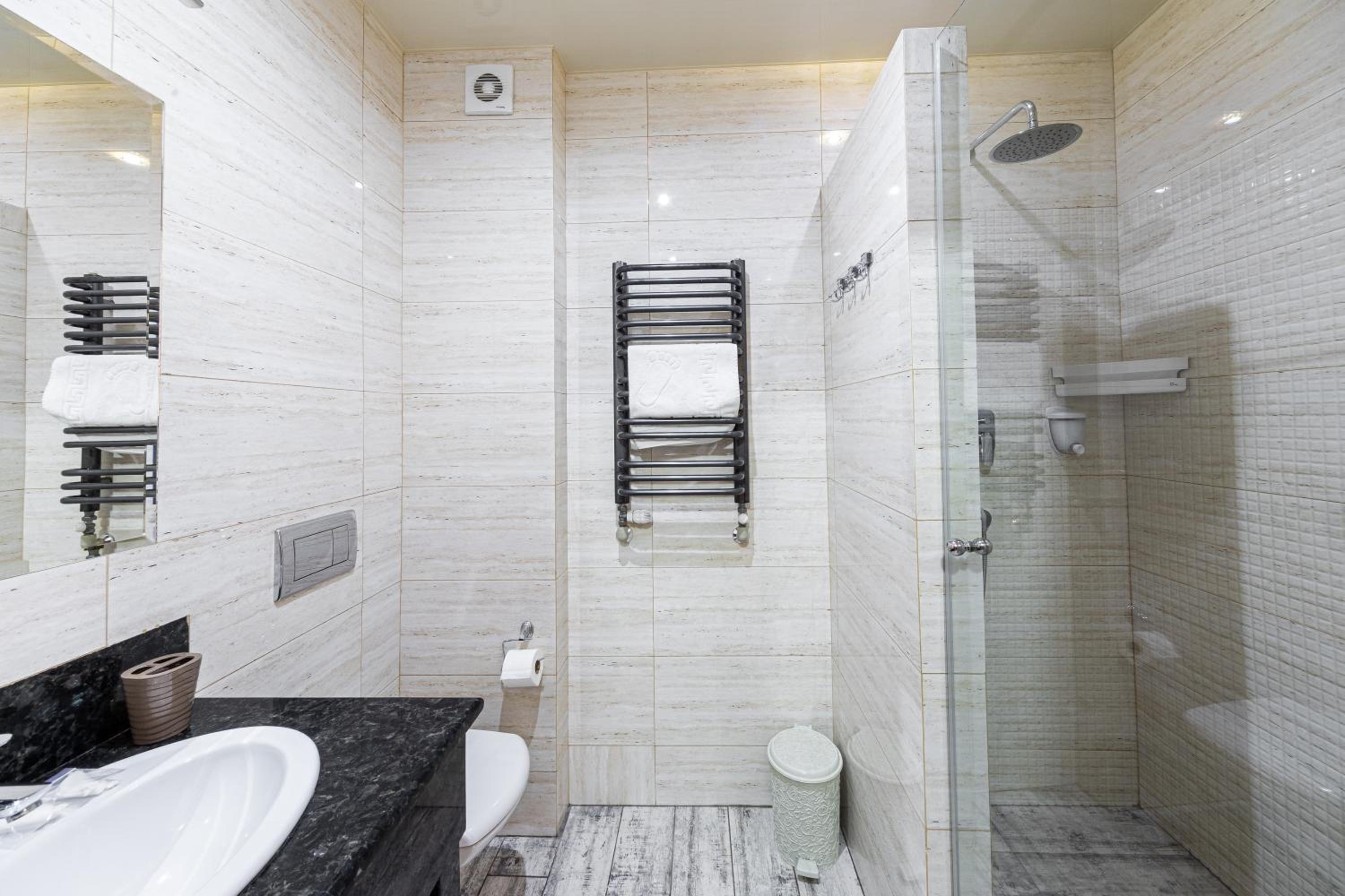 Deluxe Suite photo 2