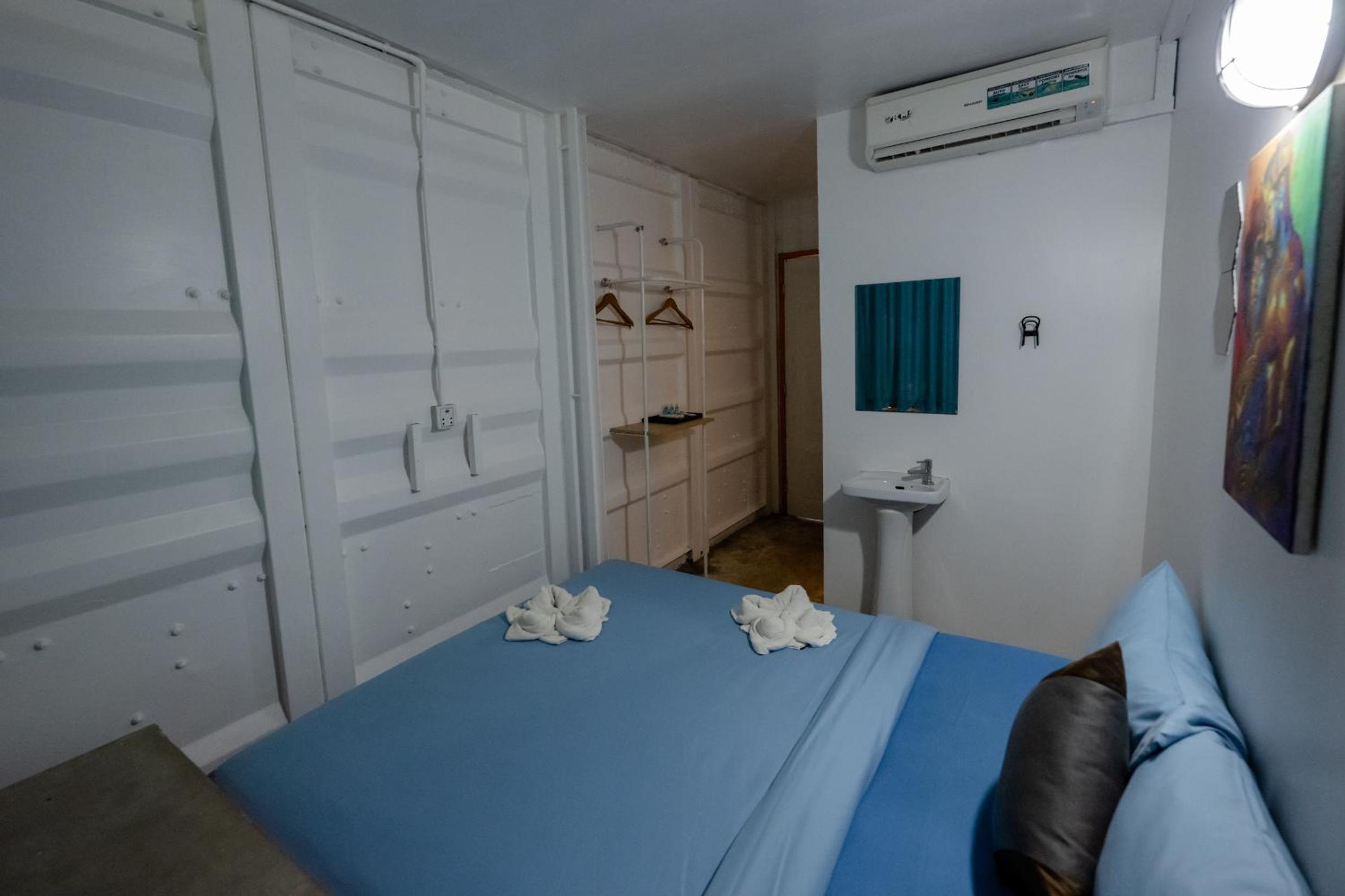 Deluxe Double Room with Shower - Photo 4
