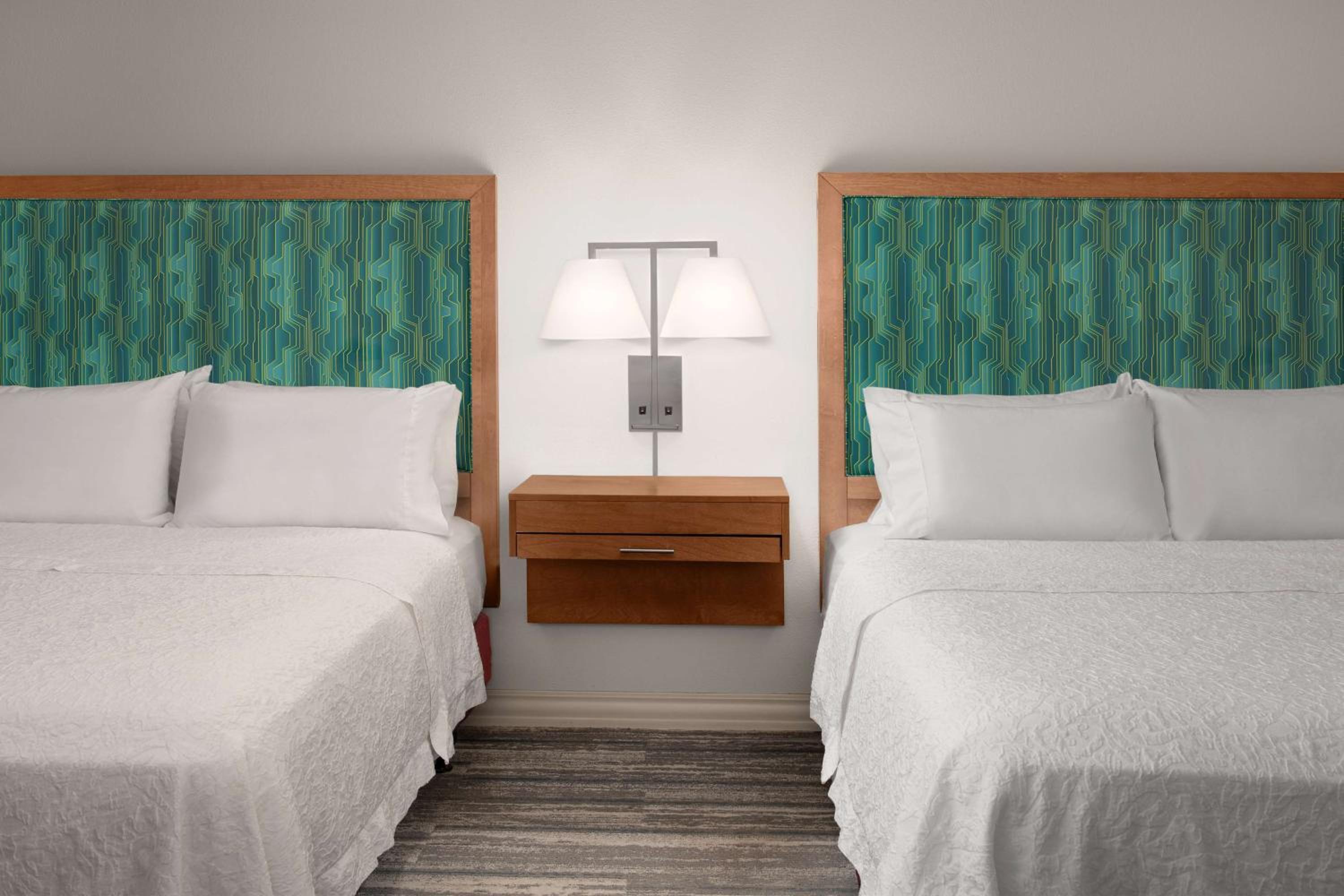 Queen Room with Two Queen Beds (4 Adults) photo 1