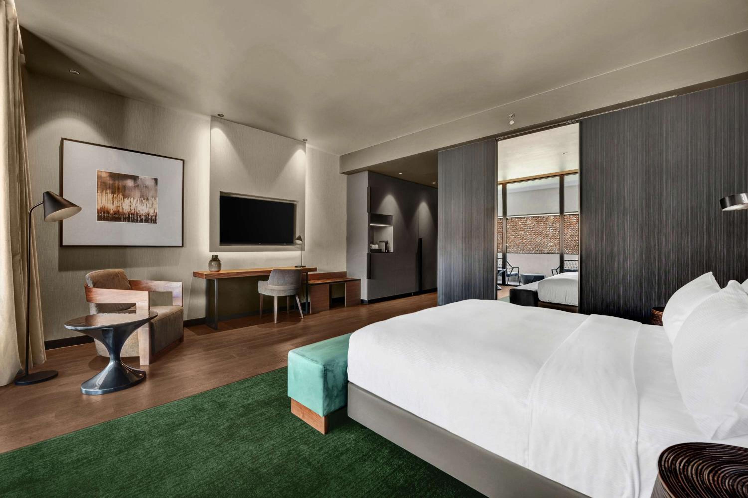 Deluxe King Room with Terrace - Photo 3