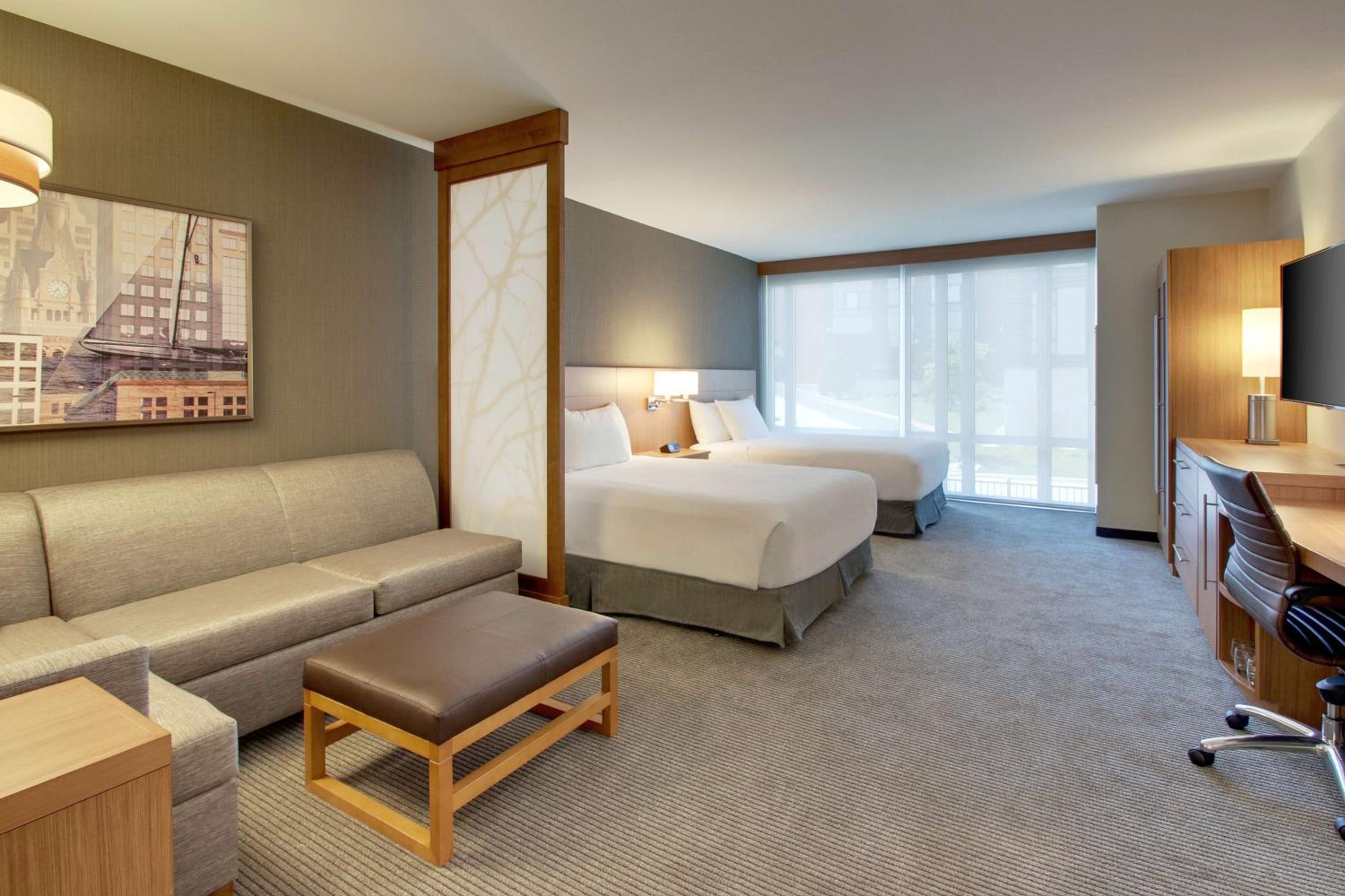 Queen Room with Two Queen Beds and Sofa Bed photo 2