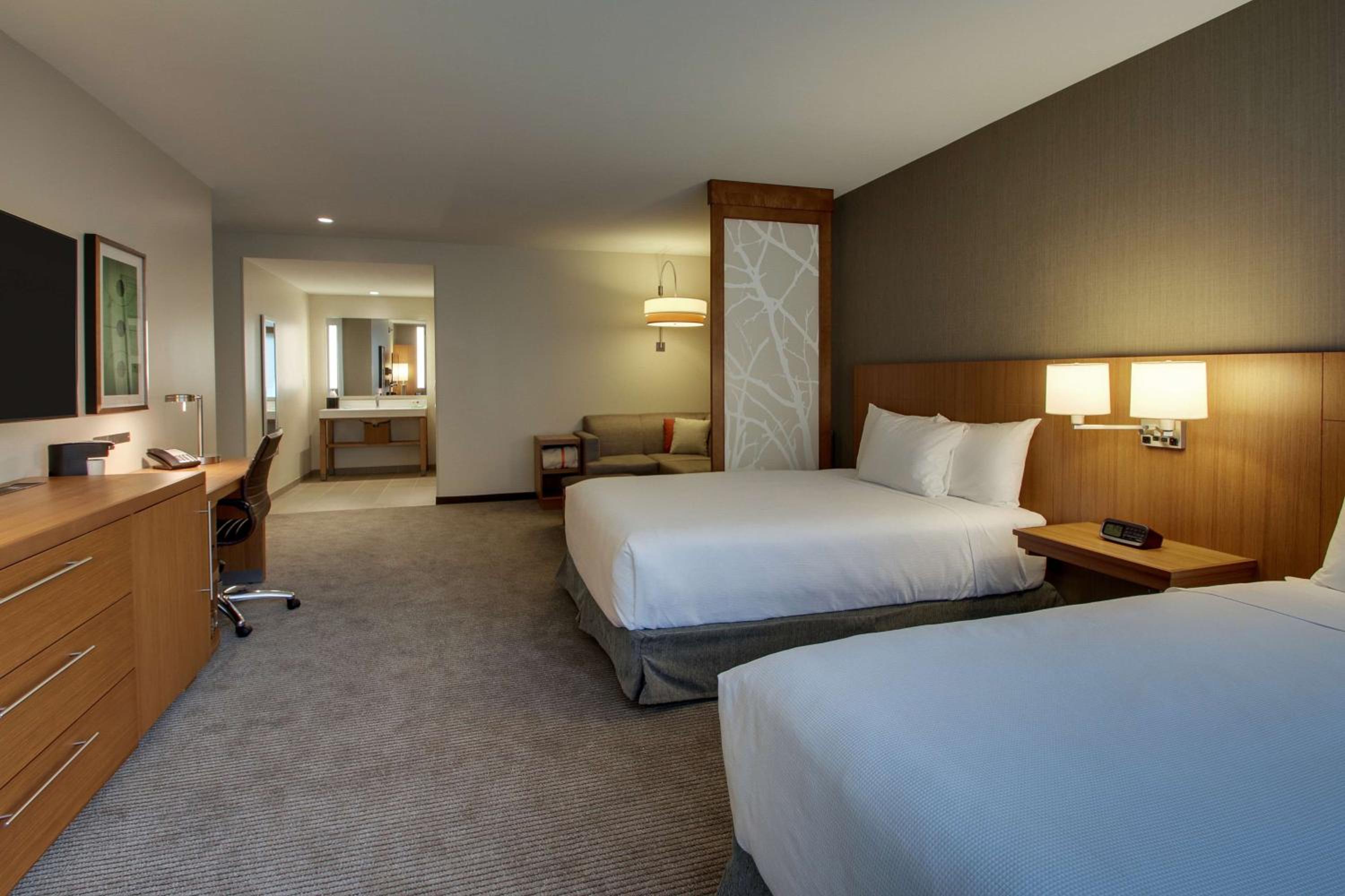 Queen Room with Two Queen Beds, Sofa Bed and Accessible Tub
