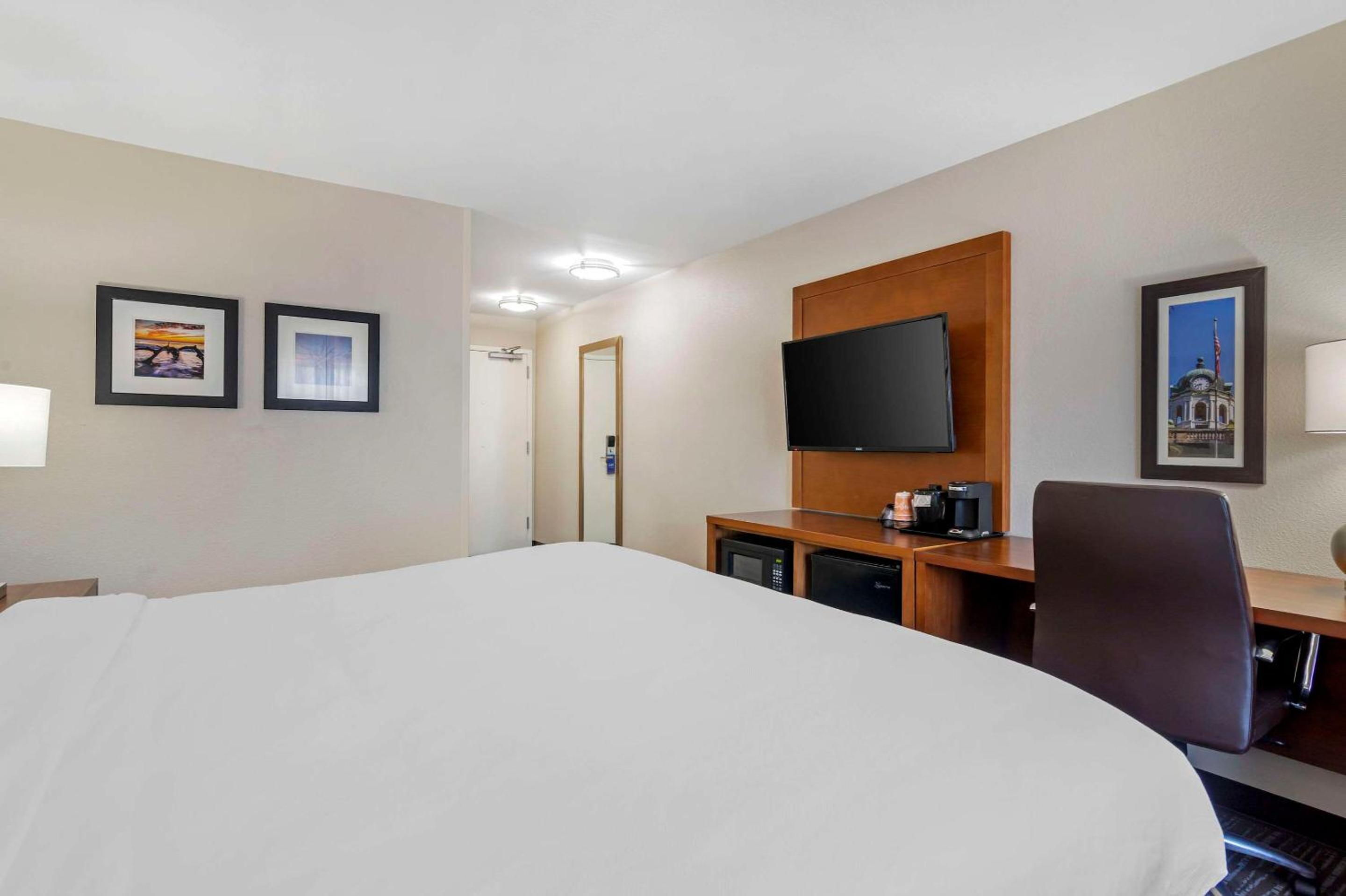 King Room - Accessible/Non Smoking - Photo 4