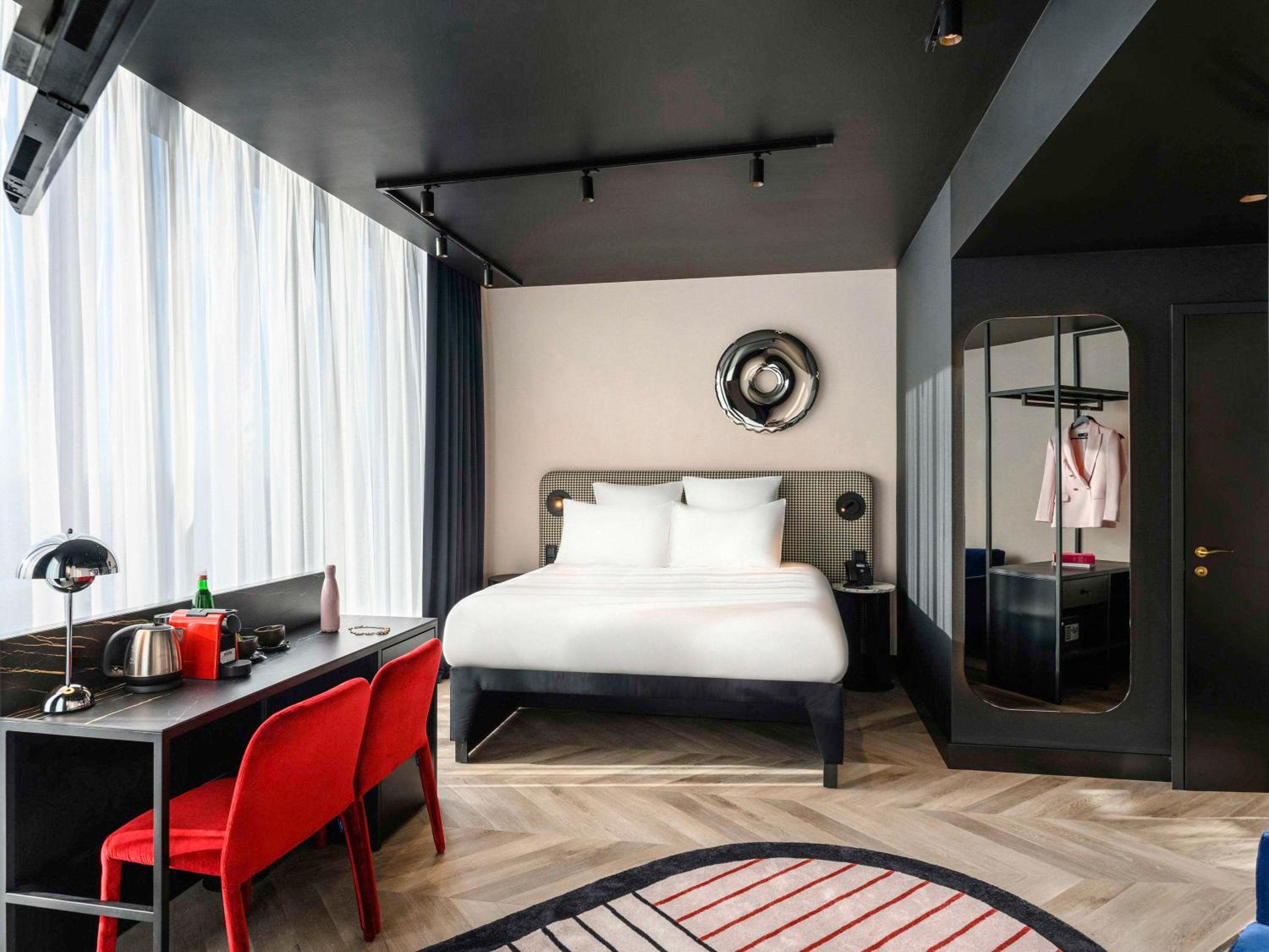 TRIBE Extra Queen Room with Sofa Bed - Photo 2