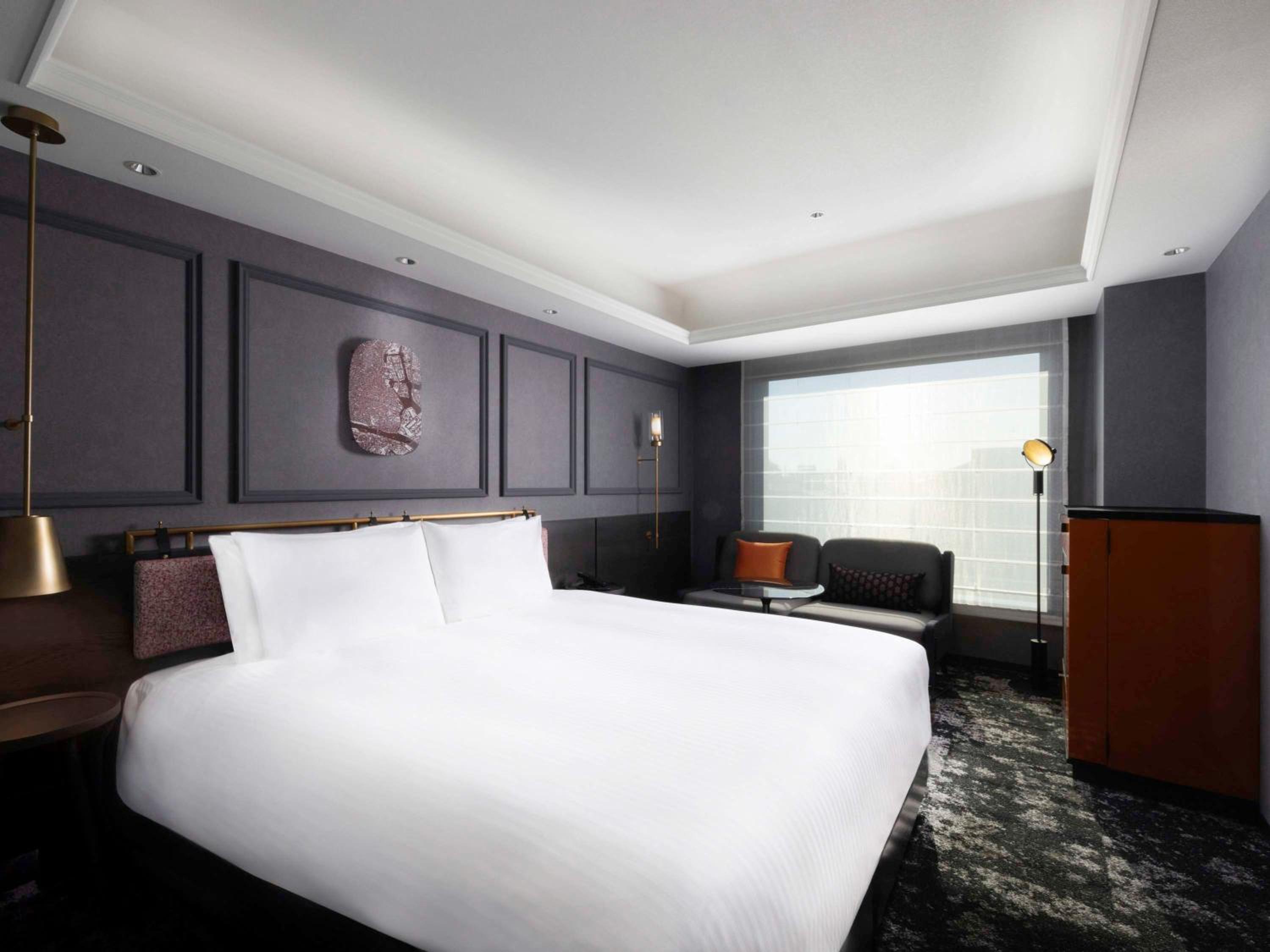 Superior Room with One King Bed and Bathtub - Non Smoking - Photo 1