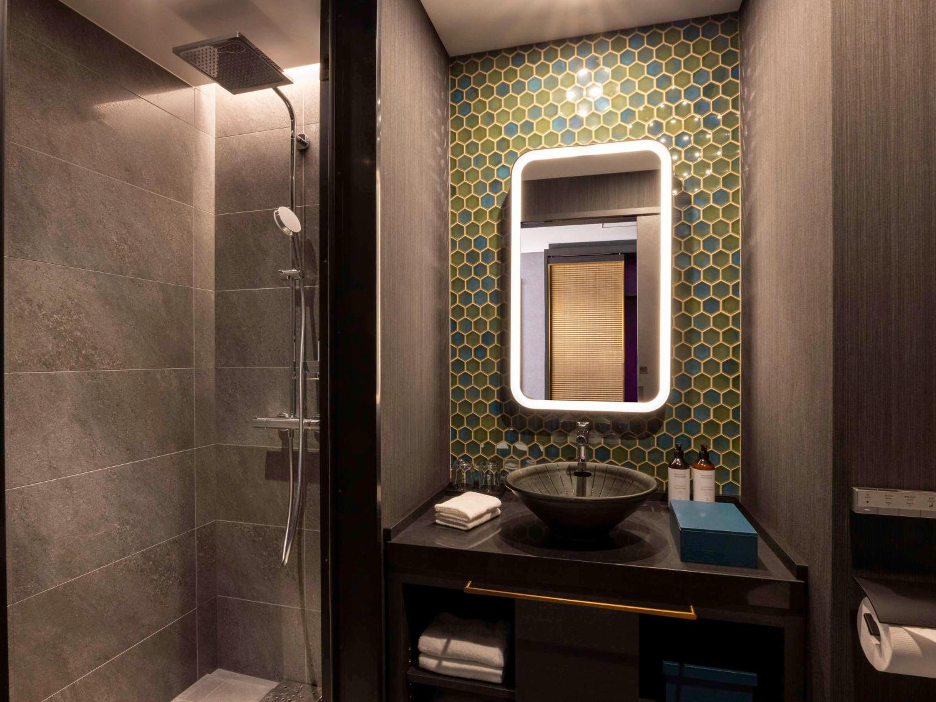 Superior Twin Room with Shower Booth - Non Smoking - Photo 10