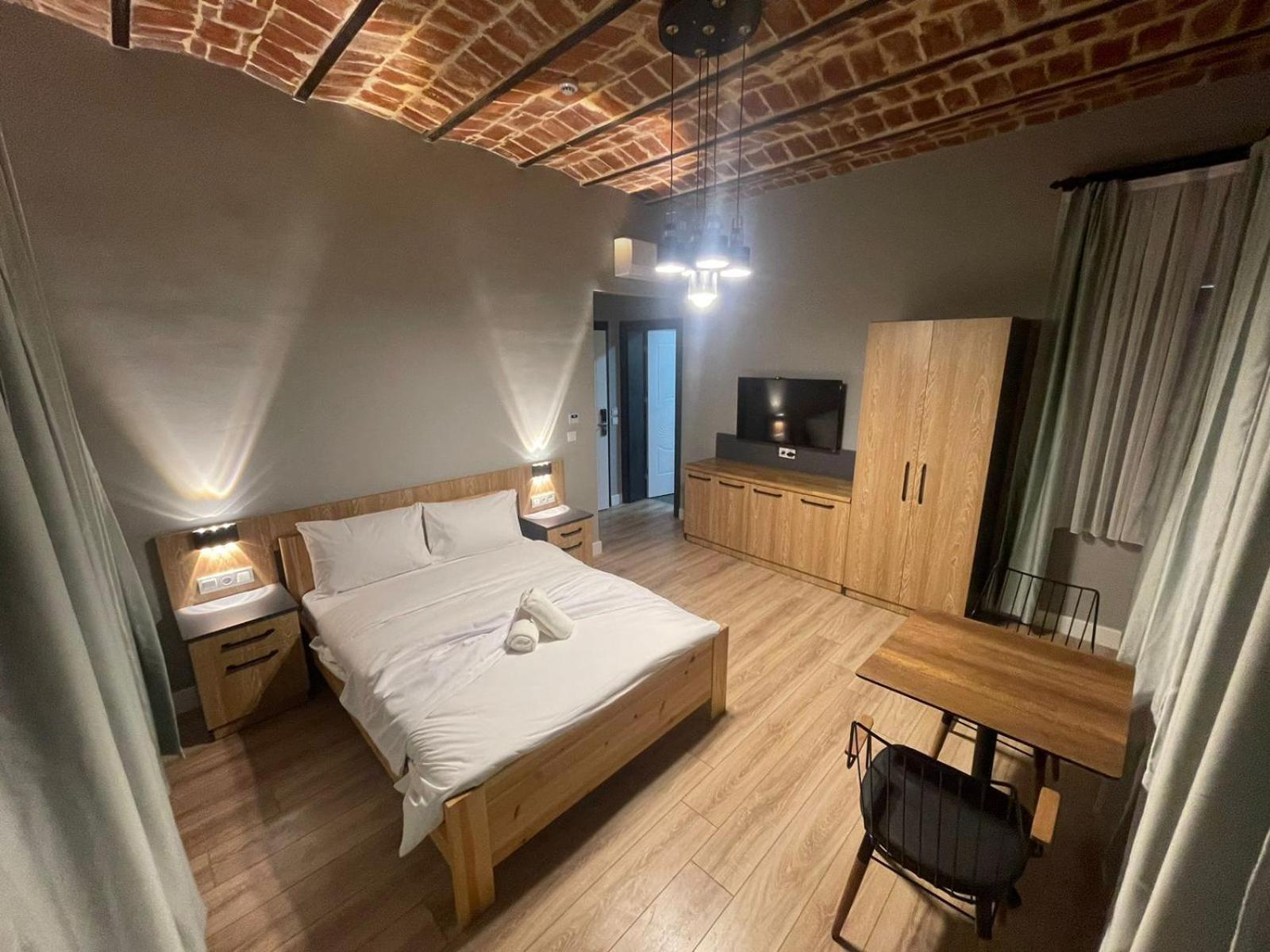 Deluxe King Room photo 1