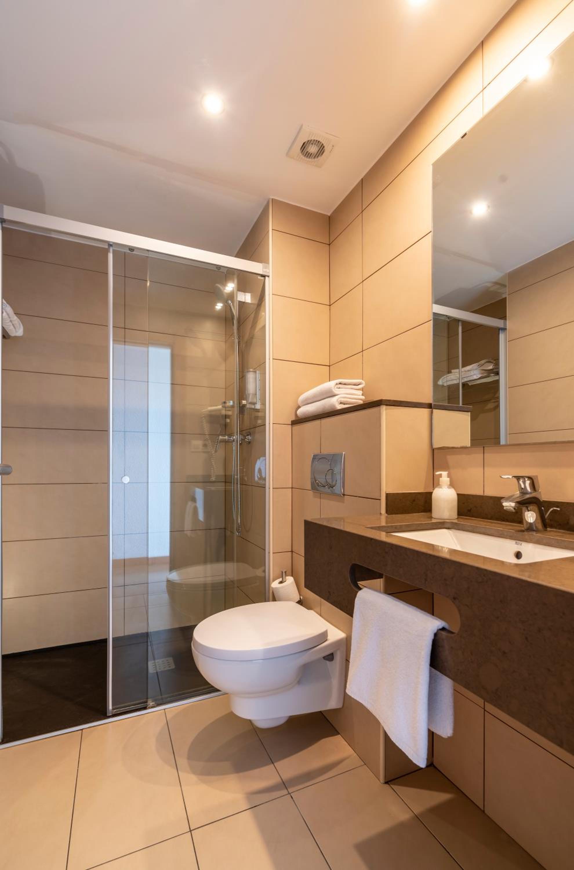 One-Bedroom Apartment with Sea View photo 2
