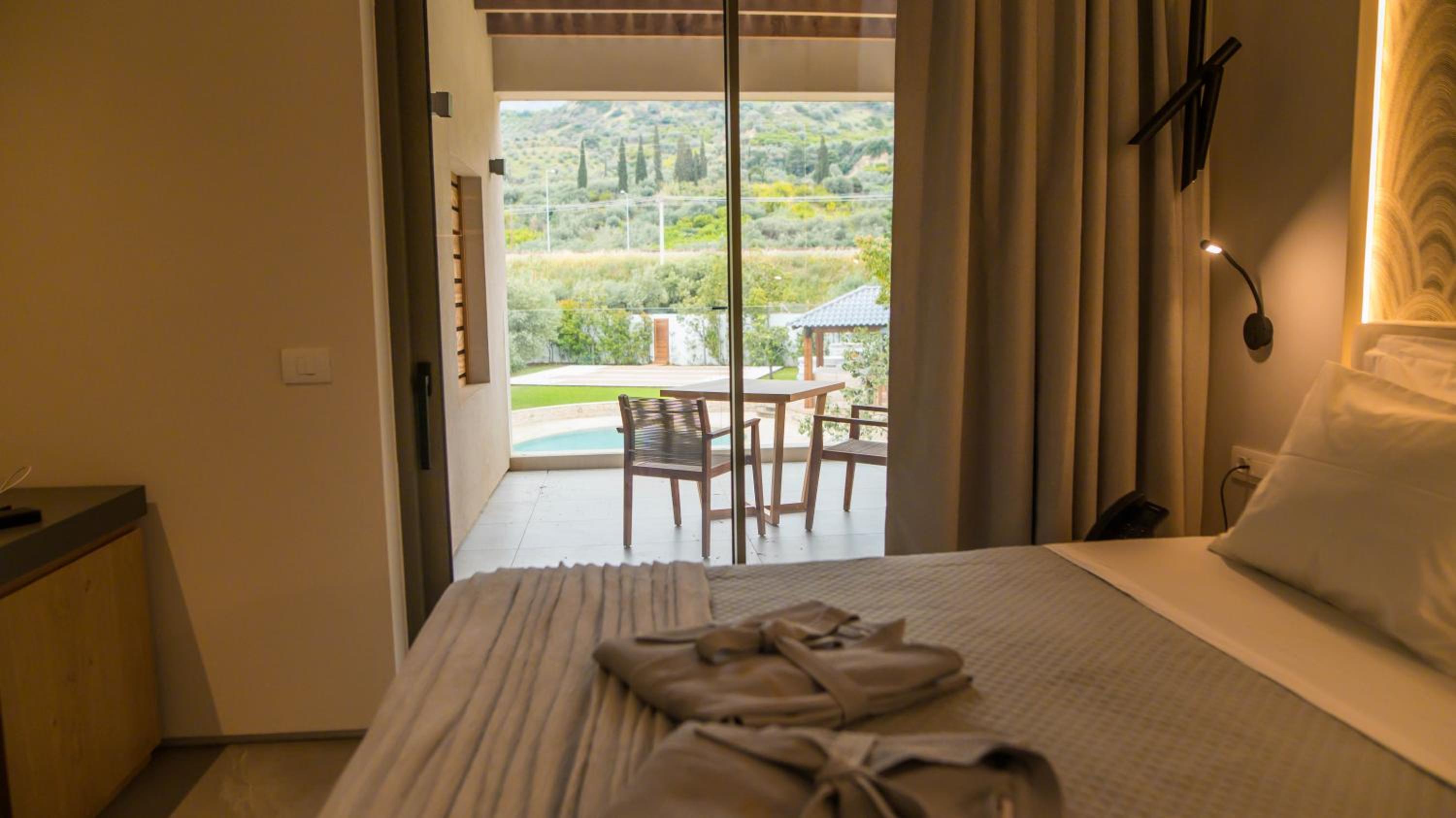Standard Suite - Photo 2