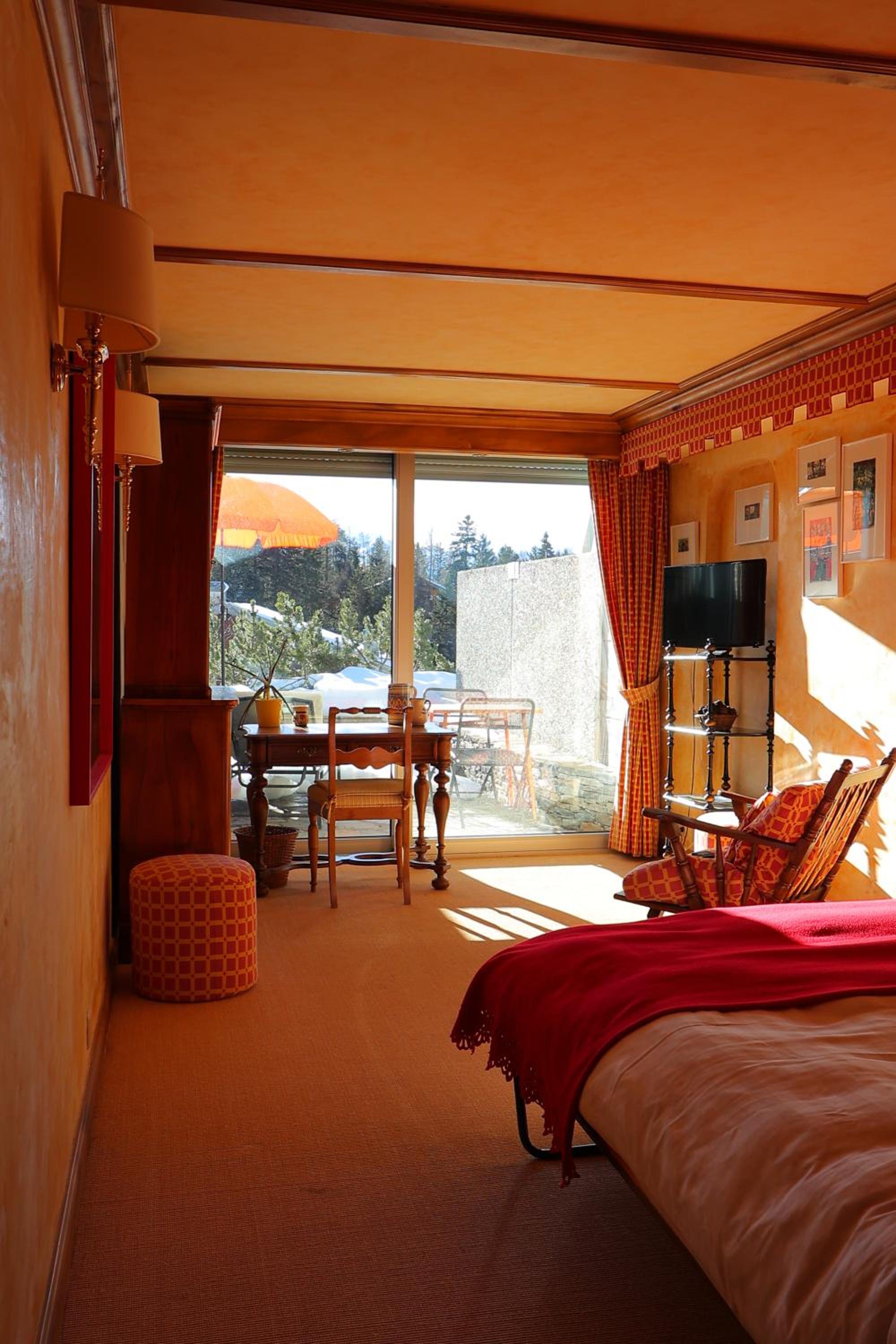 One-Bedroom Apartment photo 1