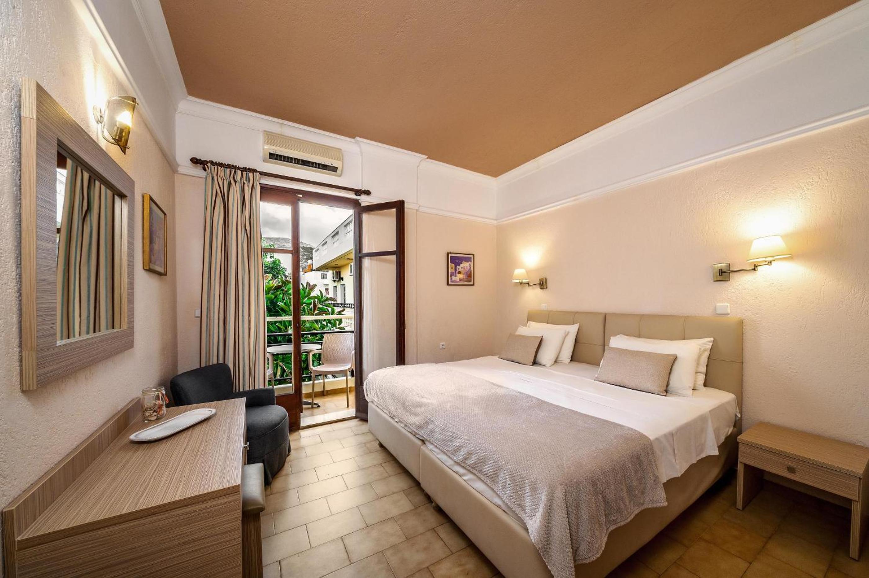 Double or Twin Room - Photo 4