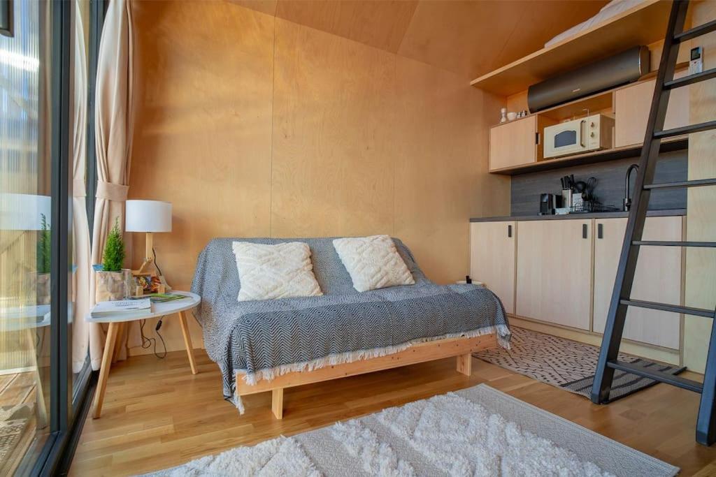 Studio Apartment with One Double Bed photo 3