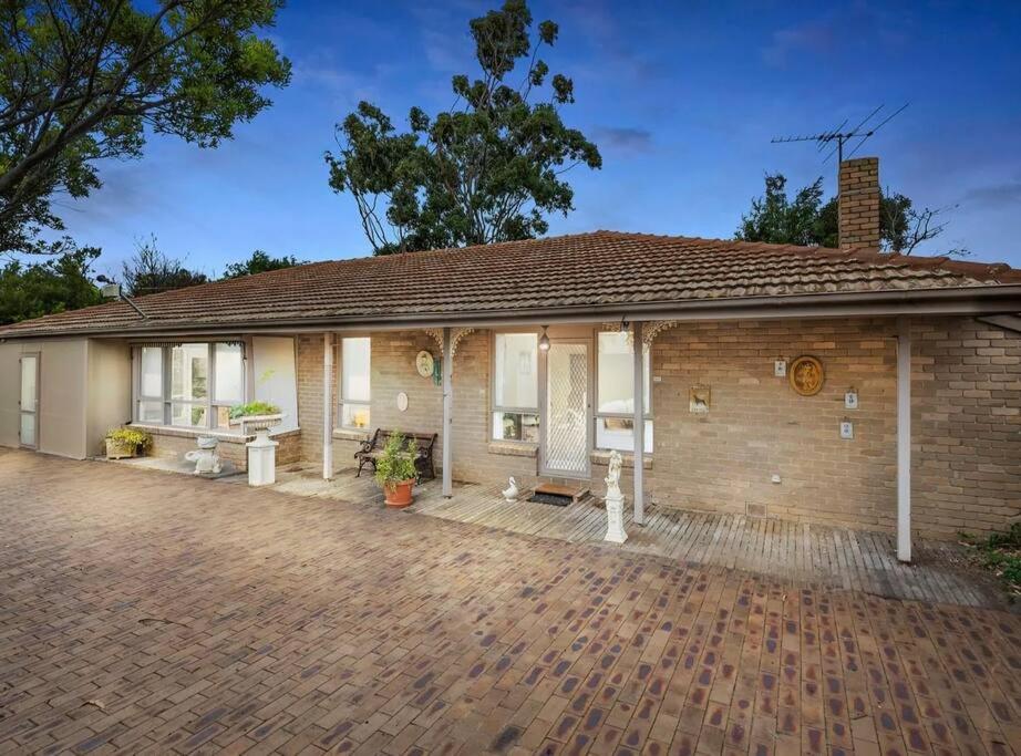Three-Bedroom House photo 3