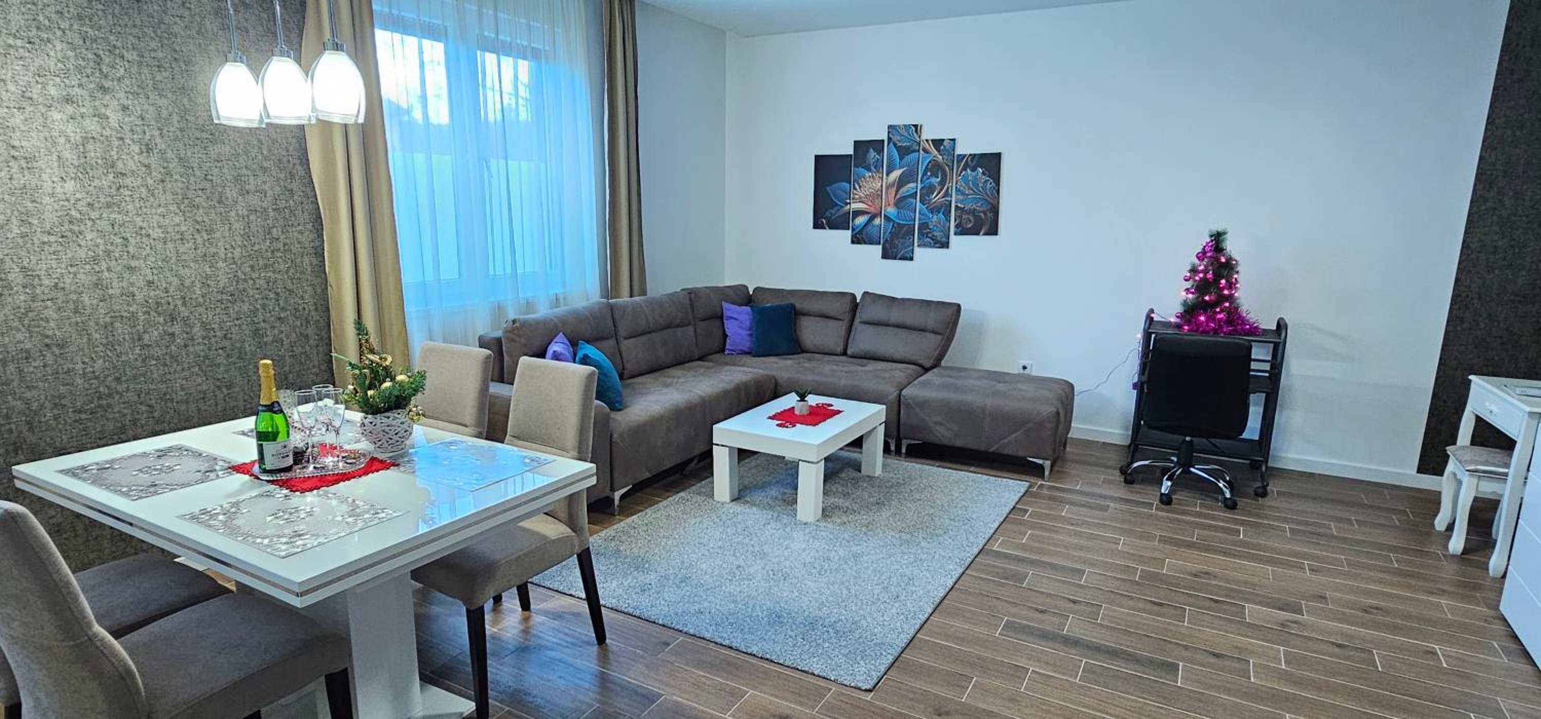 One-Bedroom Apartment photo 1