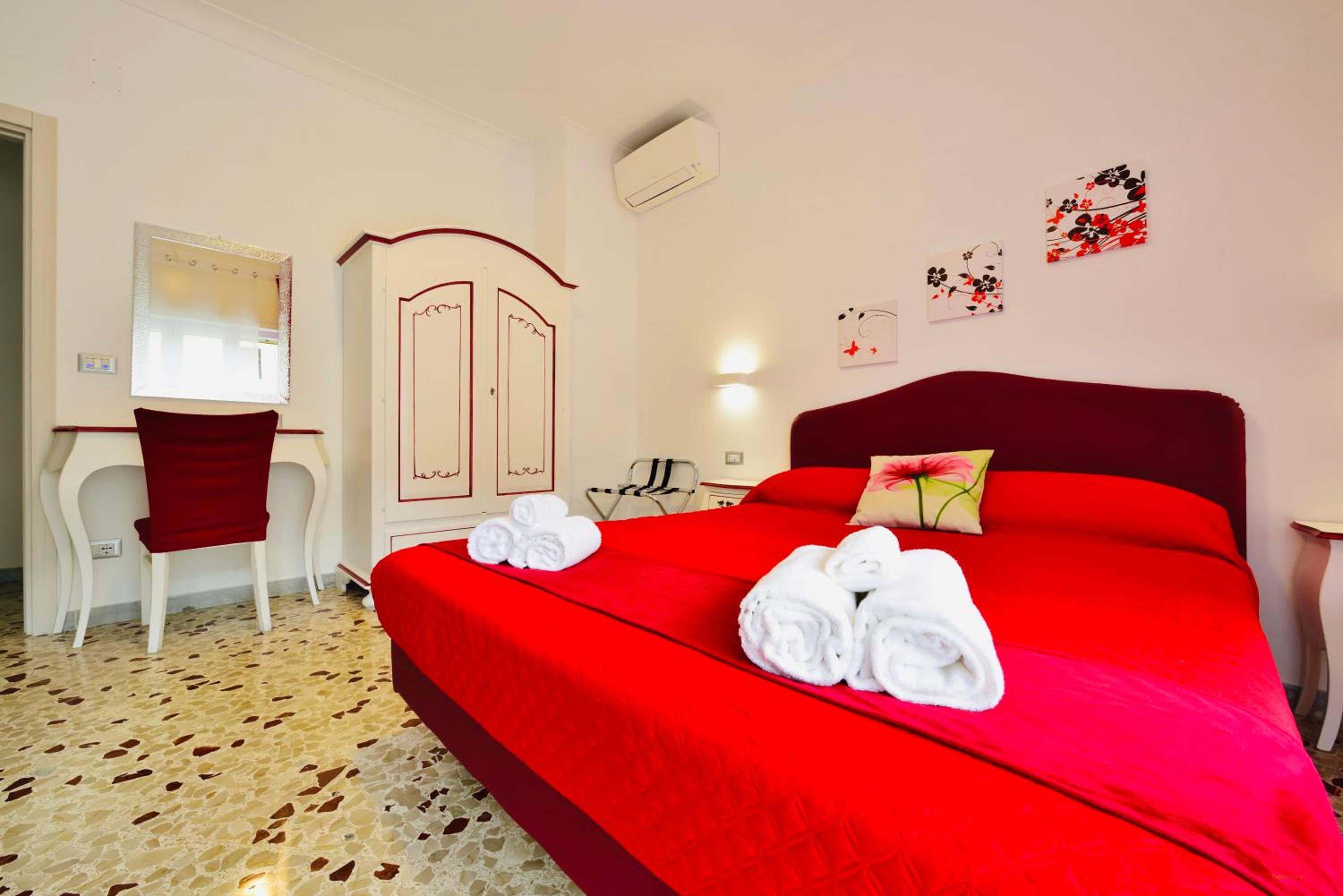 Apartment with Balcony photo 1